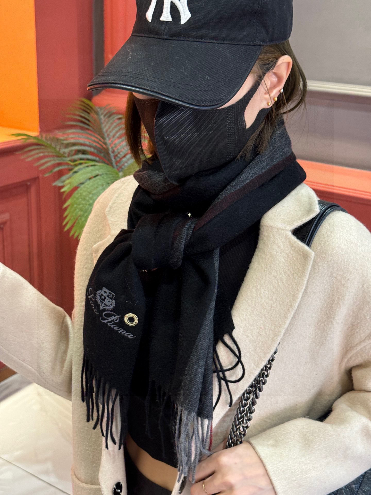 Luxurious Loro Piana Scarf: High-Quality Wool, Timeless Elegance, Vibrant Colors - 图片 4