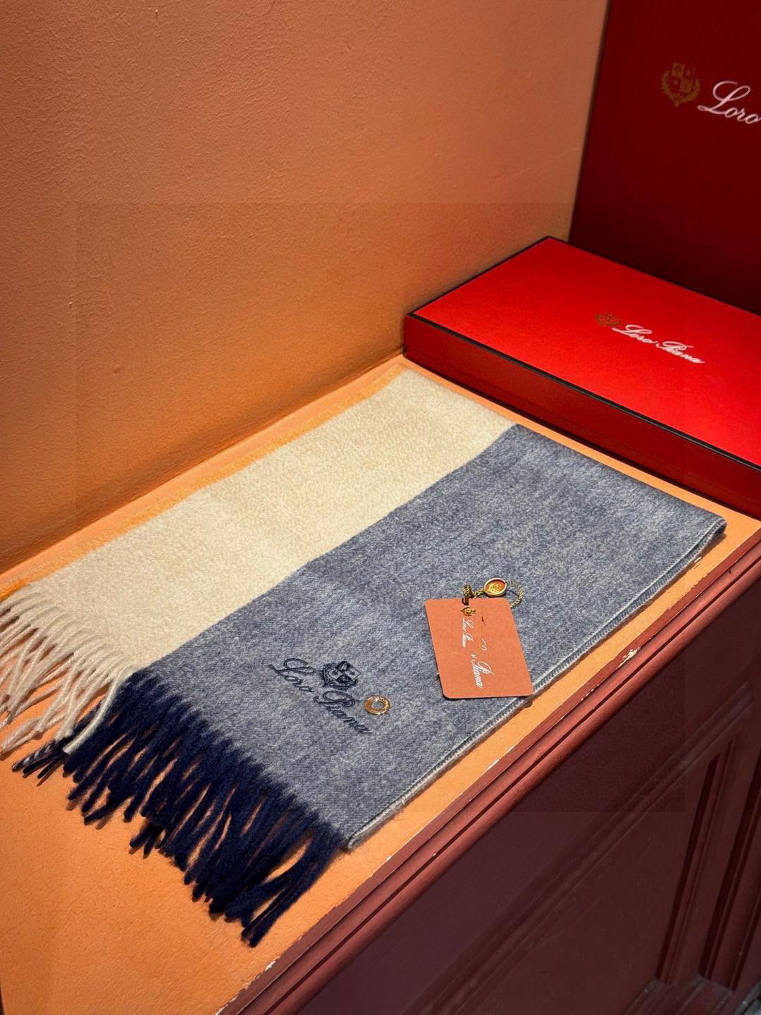 Luxurious Loro Piana Wool Scarf Collection with High-Quality Materials - 图片 5