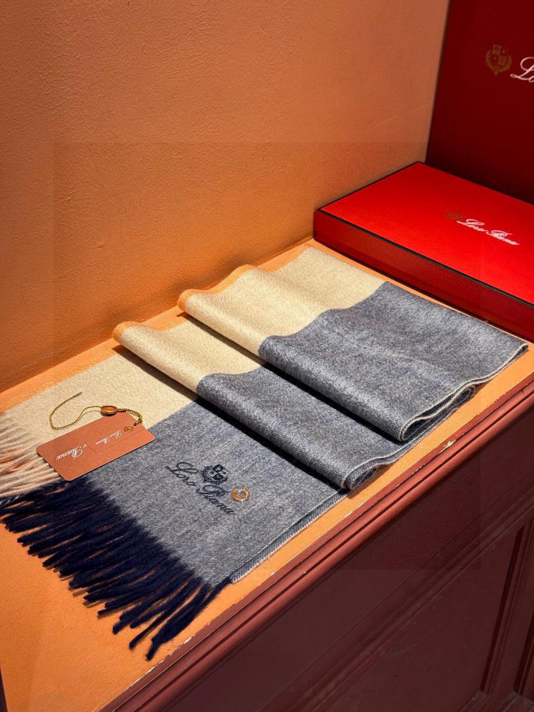 Luxurious Loro Piana Wool Scarf Collection with High-Quality Materials - 图片 9
