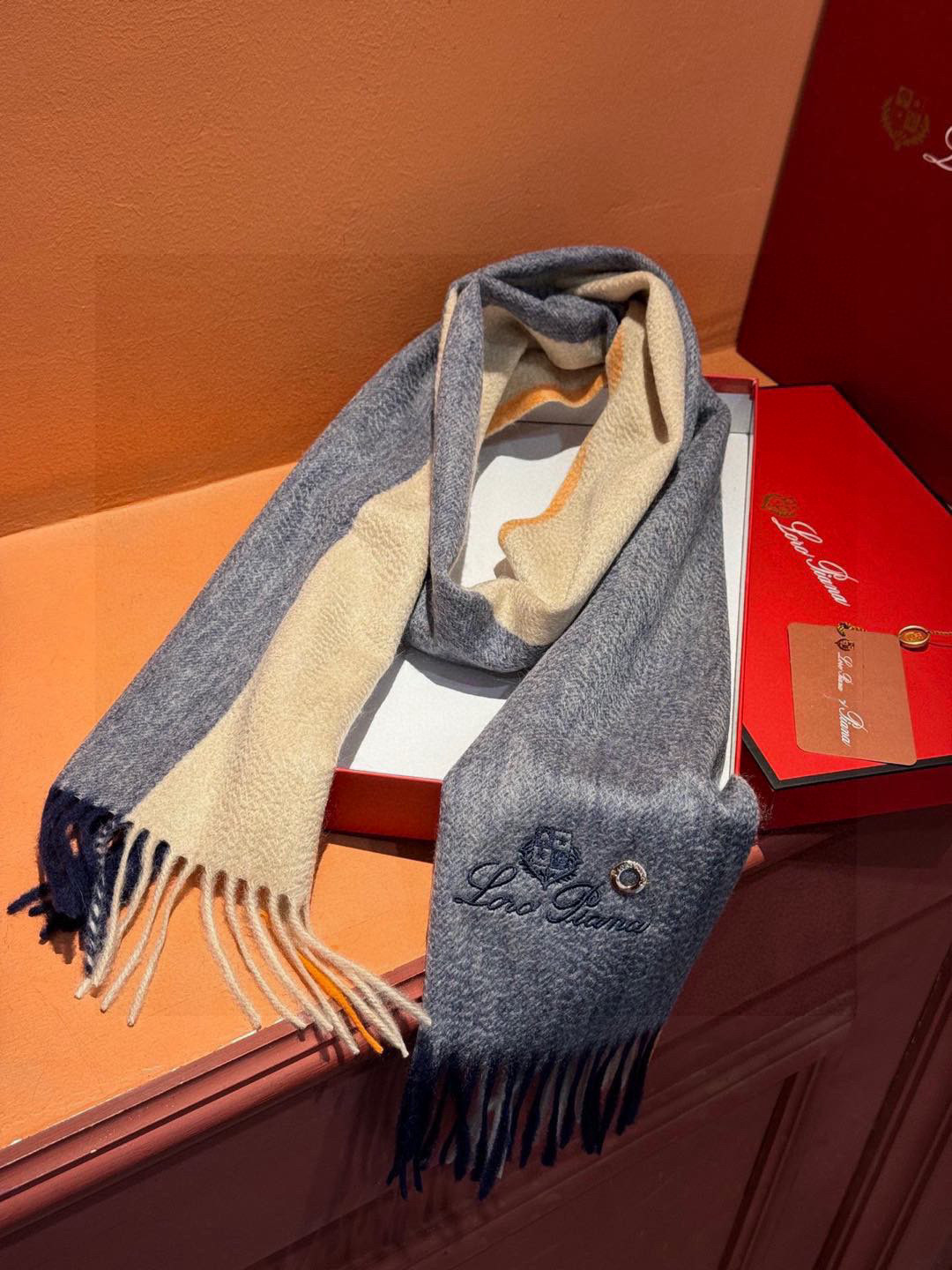 Luxurious Loro Piana Wool Scarf Collection with High-Quality Materials - 图片 7