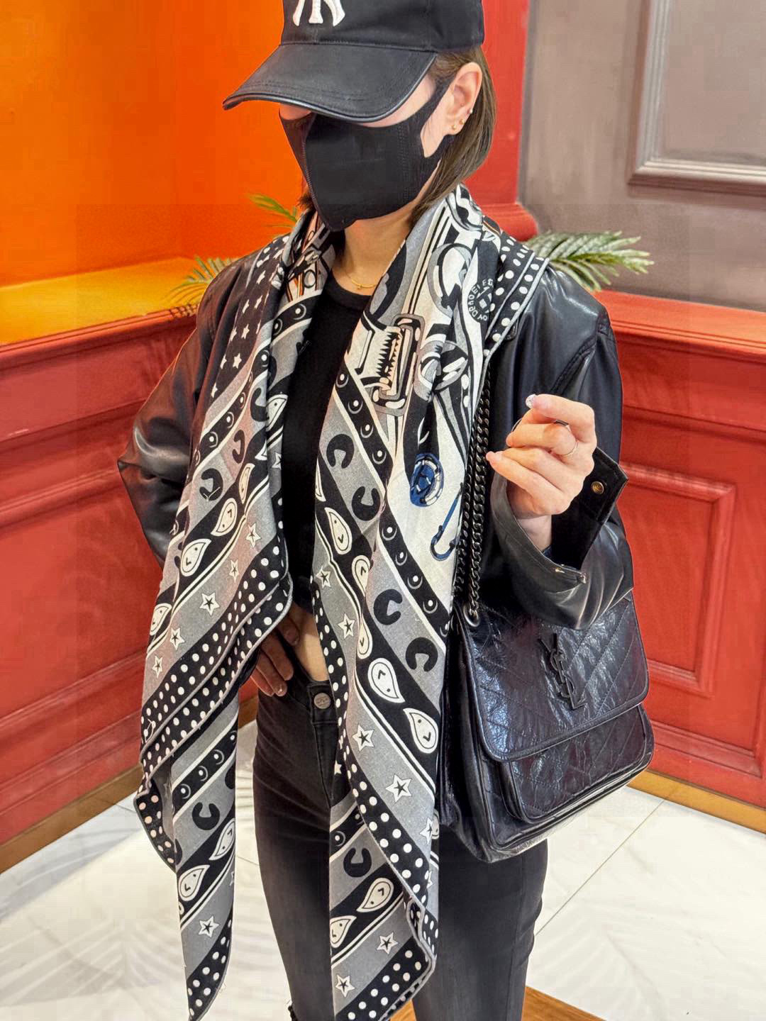  💟羊绒新款🆕👏👏买了都说好看‼️推荐💕爱马仕双面同色羊绒方巾【朋克骏马双面同色140】，顶级工艺超值‼