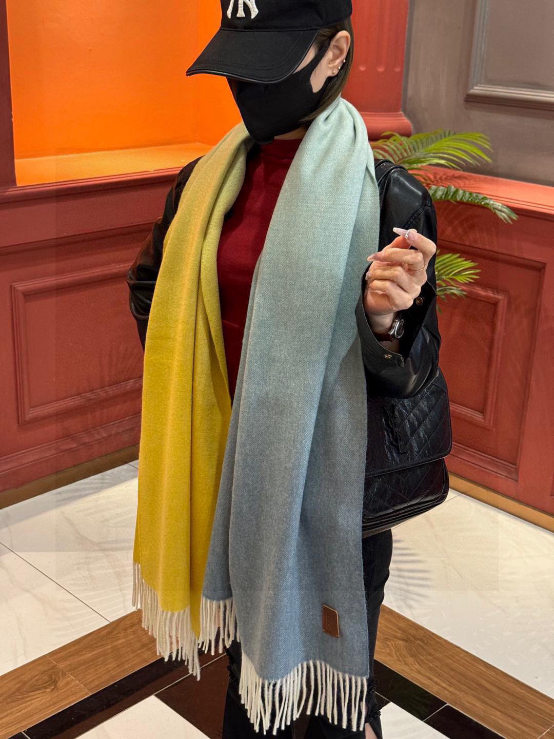  ✨✨太美了😍罗意威 美到要尖叫😱专柜最新款🎊英伦欧美范儿「多色渐变」又是一款即时尚又实用的大围巾&长巾