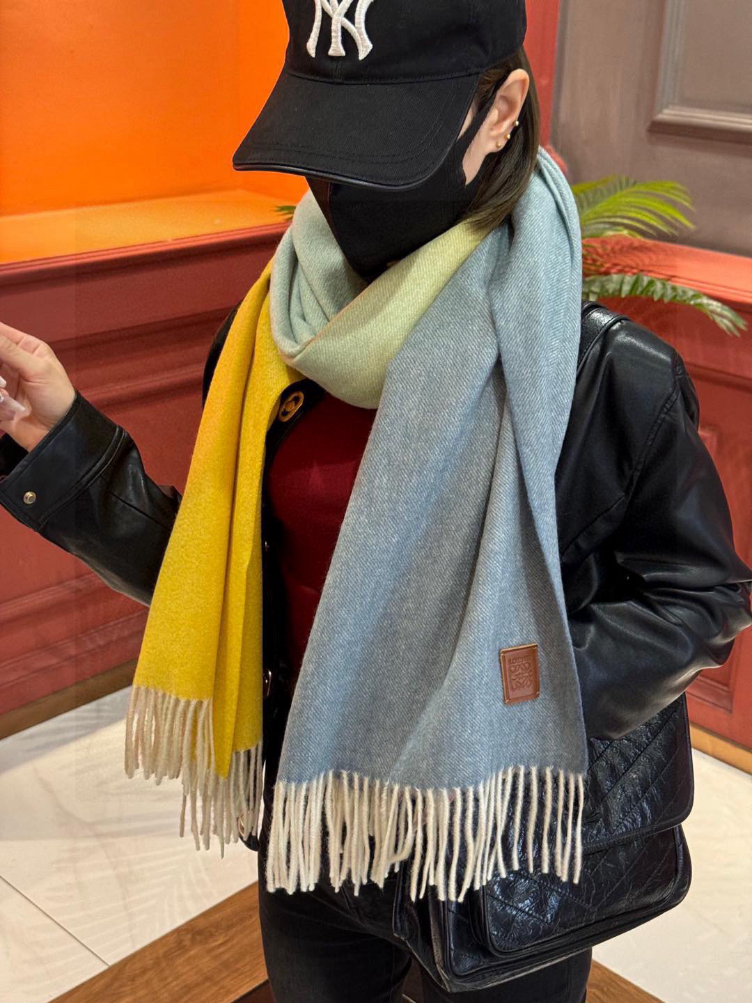  ✨✨太美了😍罗意威 美到要尖叫😱专柜最新款🎊英伦欧美范儿「多色渐变」又是一款即时尚又实用的大围巾&长巾