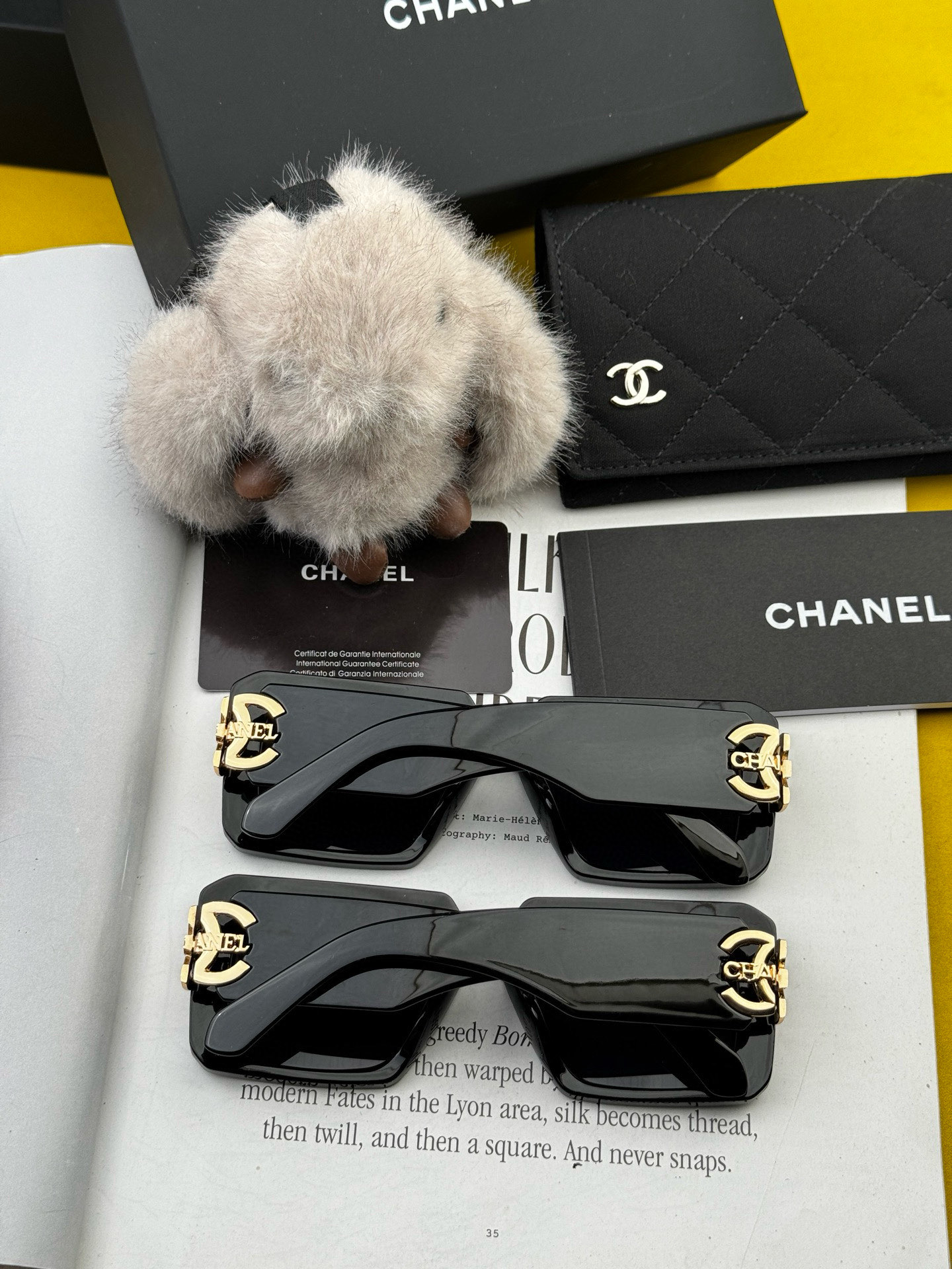    Chanel大框太阳镜墨镜  经典的方框设计，不挑脸型，无论搭配大衣还是连衣裙都非常显气质偏光镜片