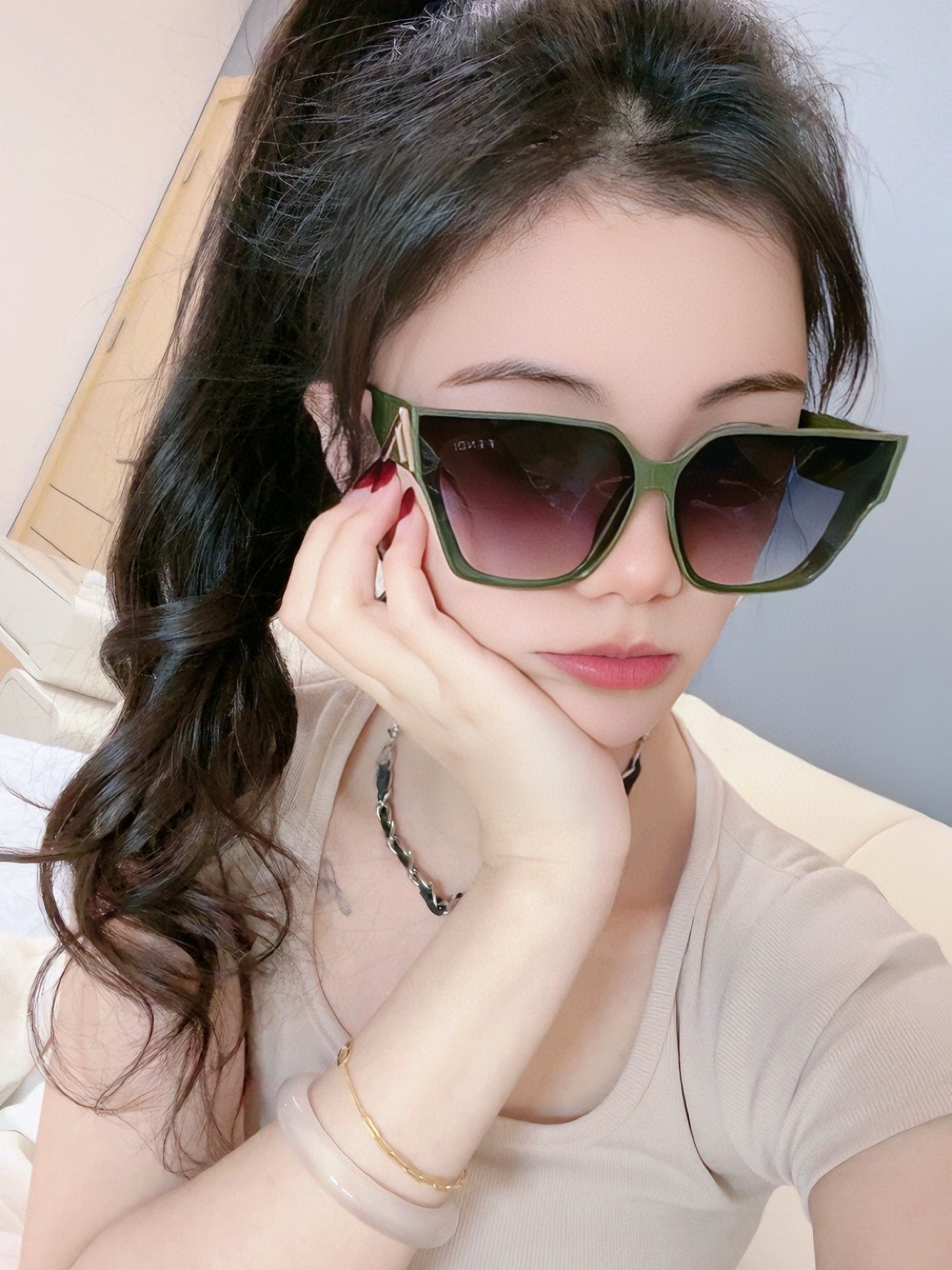 NO:249779,【Fendi】2025 new spring style trendy fashion square frame sunglasses high quality comfortable to wear Internet celebrity trendy sunglasses women's high definition sunglasses high quality frame Model FD2980 glasses sunglasses sunglasses, glasses, fendi19860909【芬迪】2025开春新款 潮流爆款 时尚方框太阳镜 高品质 佩戴舒适 网红潮款墨镜 女士高清太阳镜 高品质镜框 型号FD2980眼镜墨镜太阳镜,眼镜,fendi,glasses