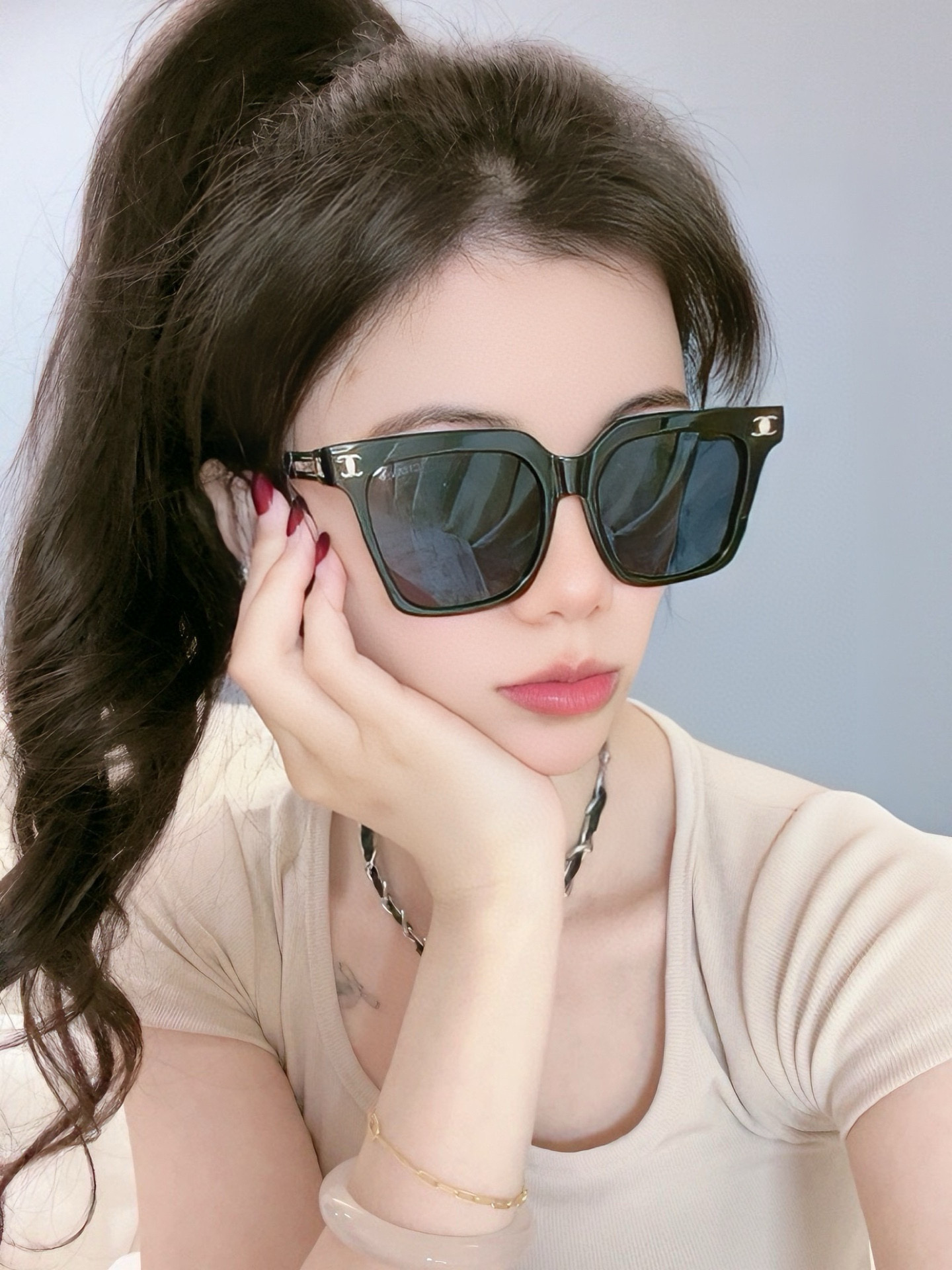 NO:249772,Chanel large frame sunglasses sunglasses classic square frame design, not picky about face shape, it looks very elegant whether it is matched with a coat or a dress, sunglasses prevent UV rays Model CH05802 glasses sunglasses, glasses, chanel, skirts19860909Chanel大框太阳镜墨镜 经典的方框设计,不挑脸型,无论搭配大衣还是连衣裙都非常显气质太阳镜预防紫外线 型号CH05802眼镜墨镜太阳镜,眼镜,chanel,skirts,glasses