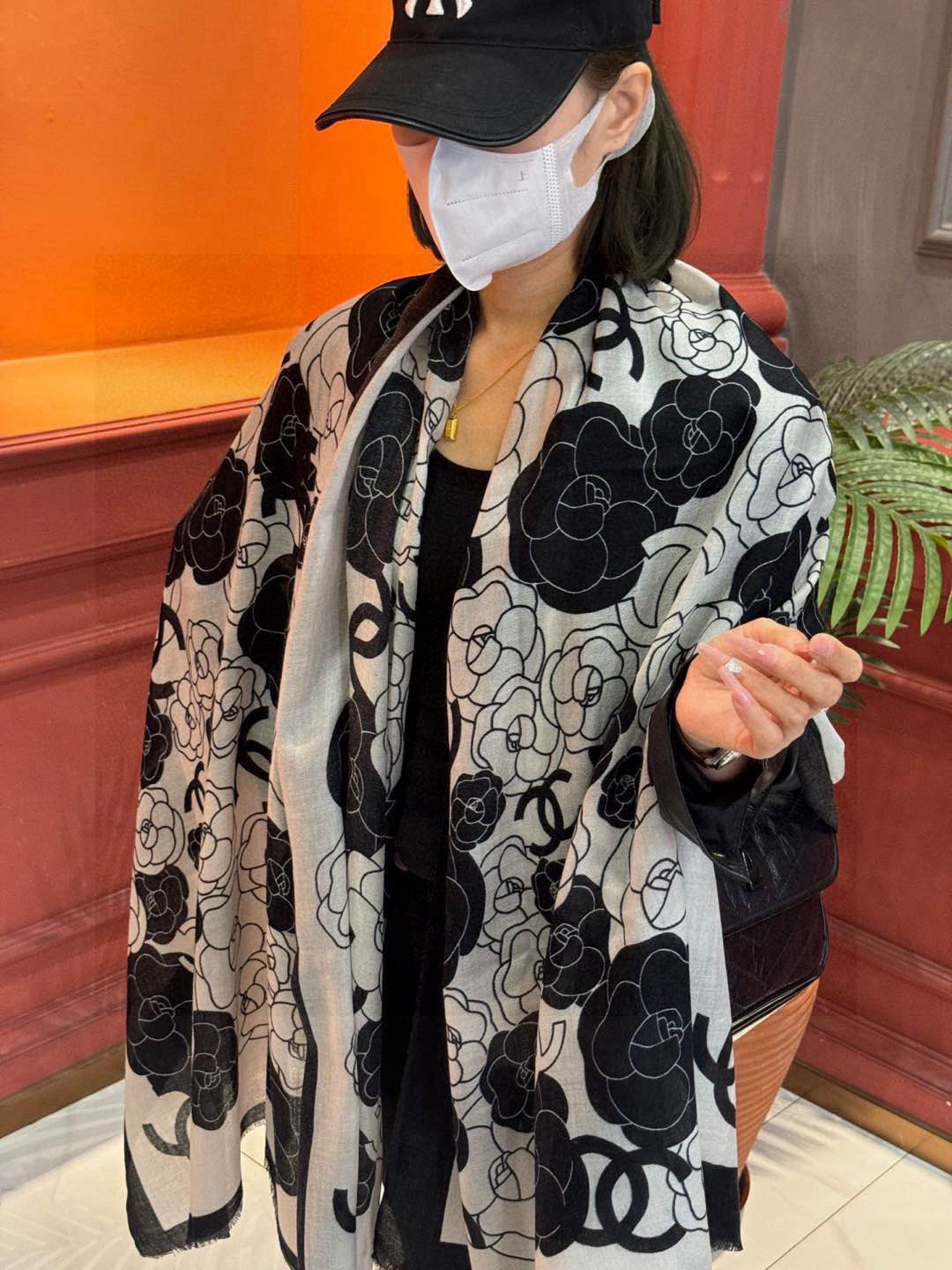 羊绒新款💞 新❤小香【山茶花长围巾】~超级抬气色!高级女人味!羊绒围巾也能这么美!!!这款双面花卉羊