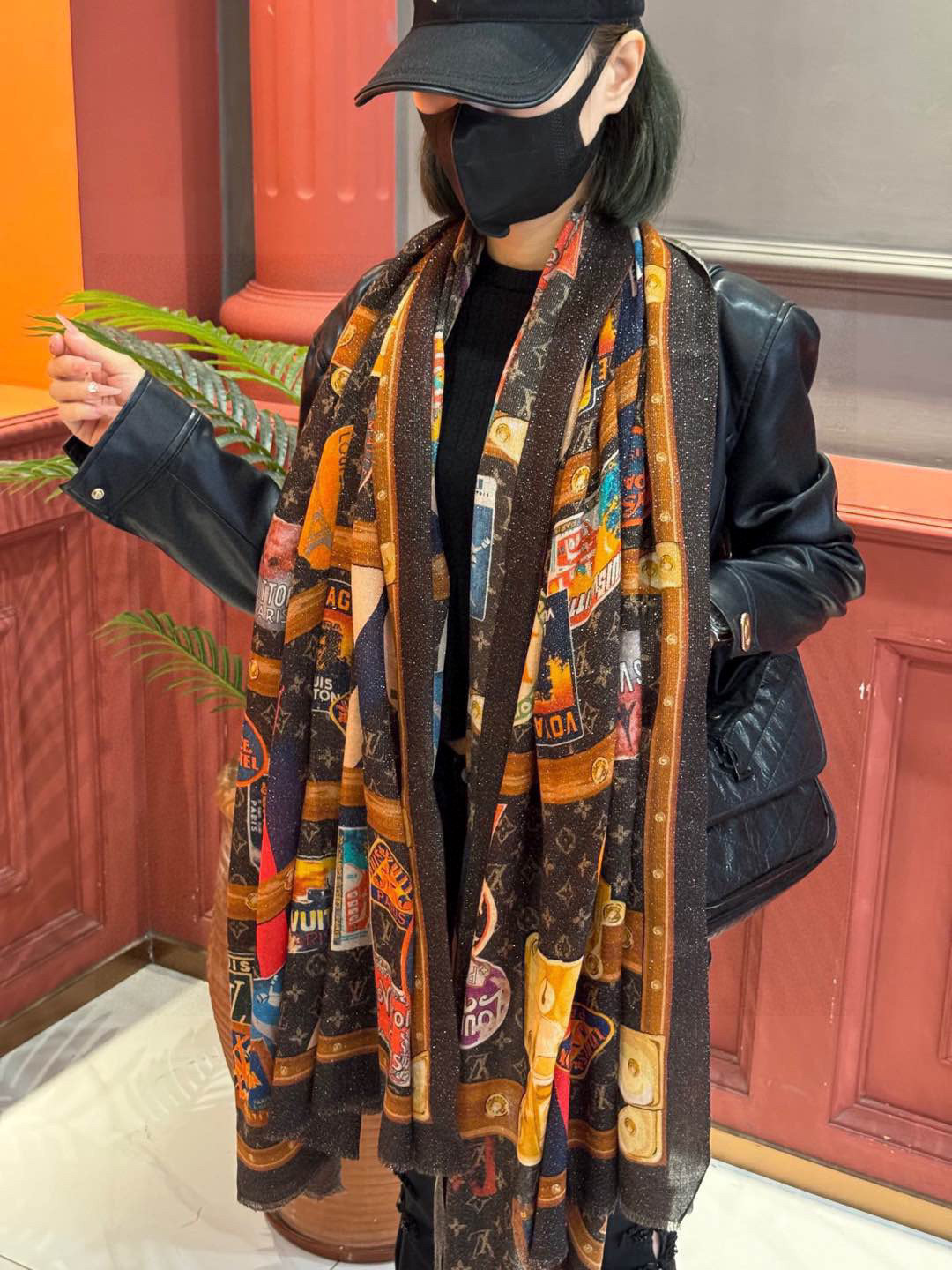   会发光发亮的围巾真心赞‼️驴家【L链条箱包花纹银丝长巾】银丝印花羊绒长巾，2023新款方巾来撷Nou