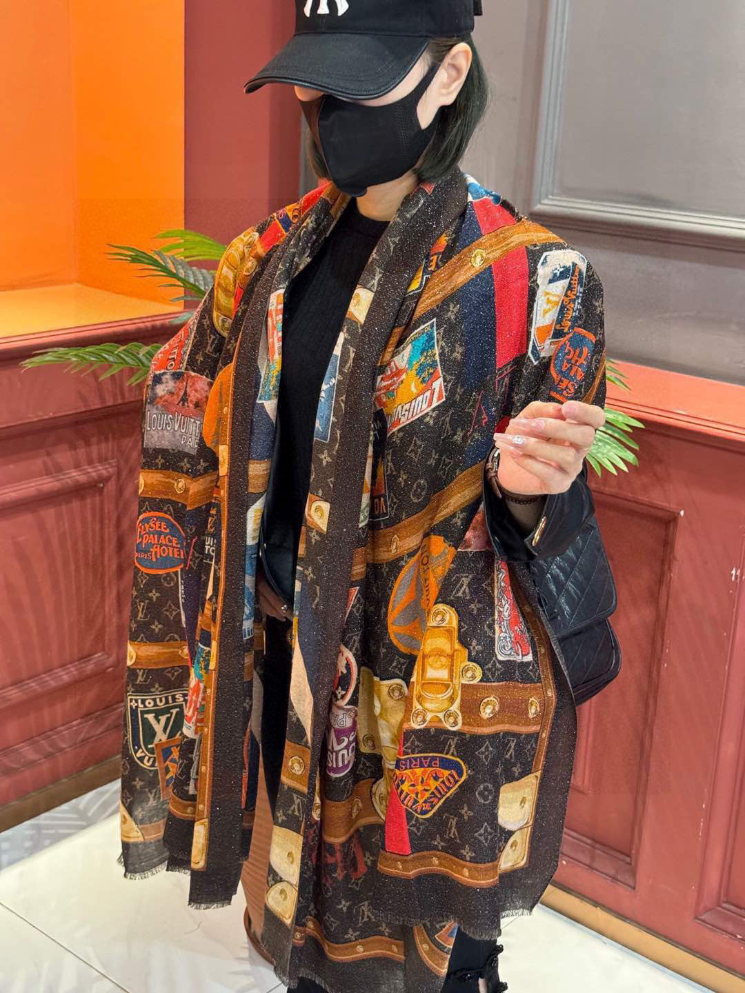   会发光发亮的围巾真心赞‼️驴家【L链条箱包花纹银丝长巾】银丝印花羊绒长巾，2023新款方巾来撷Nou