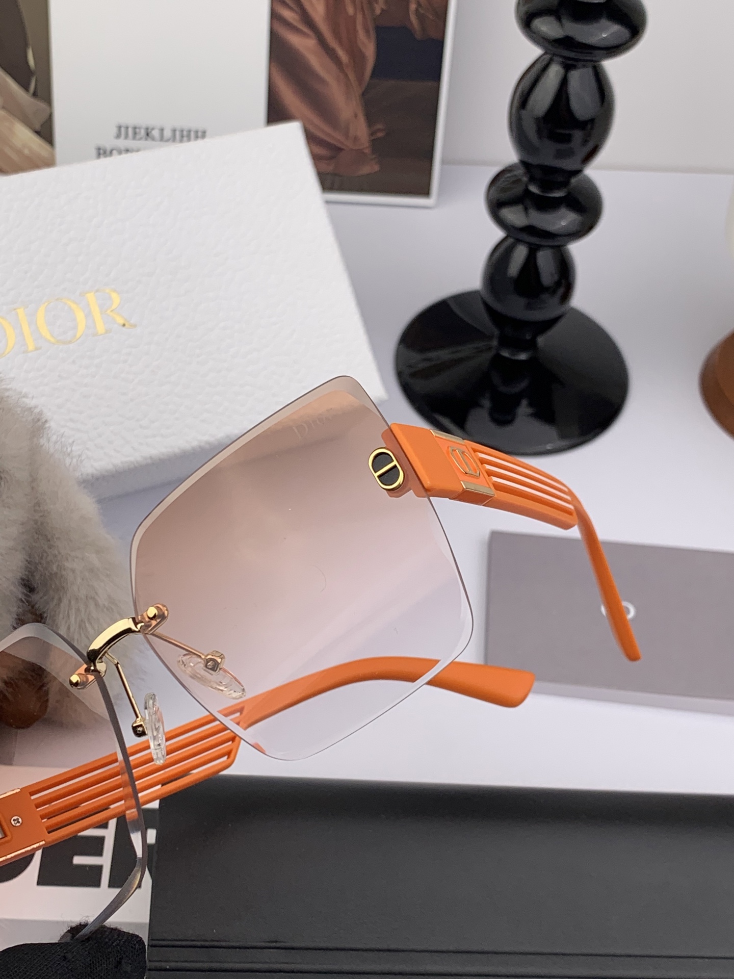 🔺 【DIOR-迪奥】2025开春新款 潮流爆款 时尚方框太阳镜 高品质 佩戴舒适 网红潮款墨镜 型号：