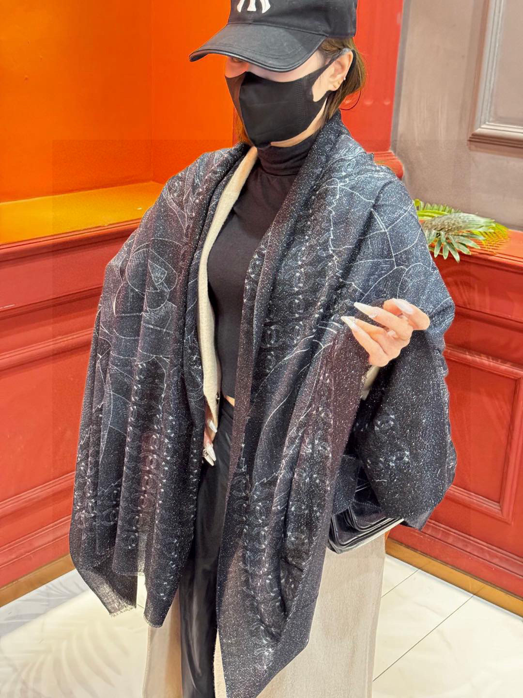  上新🌟  会发光发亮的围巾 💄💋新款客供银线💖羊绒面料长巾 😘美翻了流泪【银线双C图案】御用殿堂级极‼