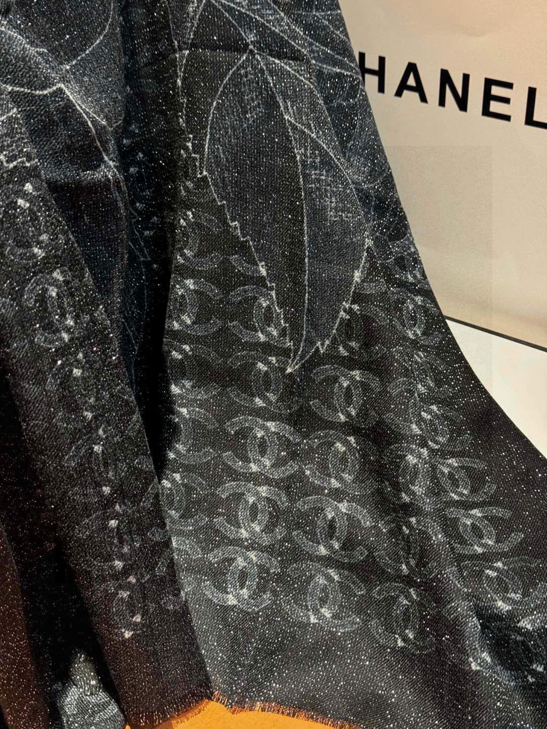  上新🌟  会发光发亮的围巾 💄💋新款客供银线💖羊绒面料长巾 😘美翻了流泪【银线双C图案】御用殿堂级极‼