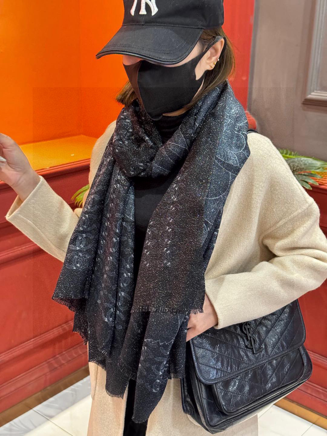  上新🌟  会发光发亮的围巾 💄💋新款客供银线💖羊绒面料长巾 😘美翻了流泪【银线双C图案】御用殿堂级极‼