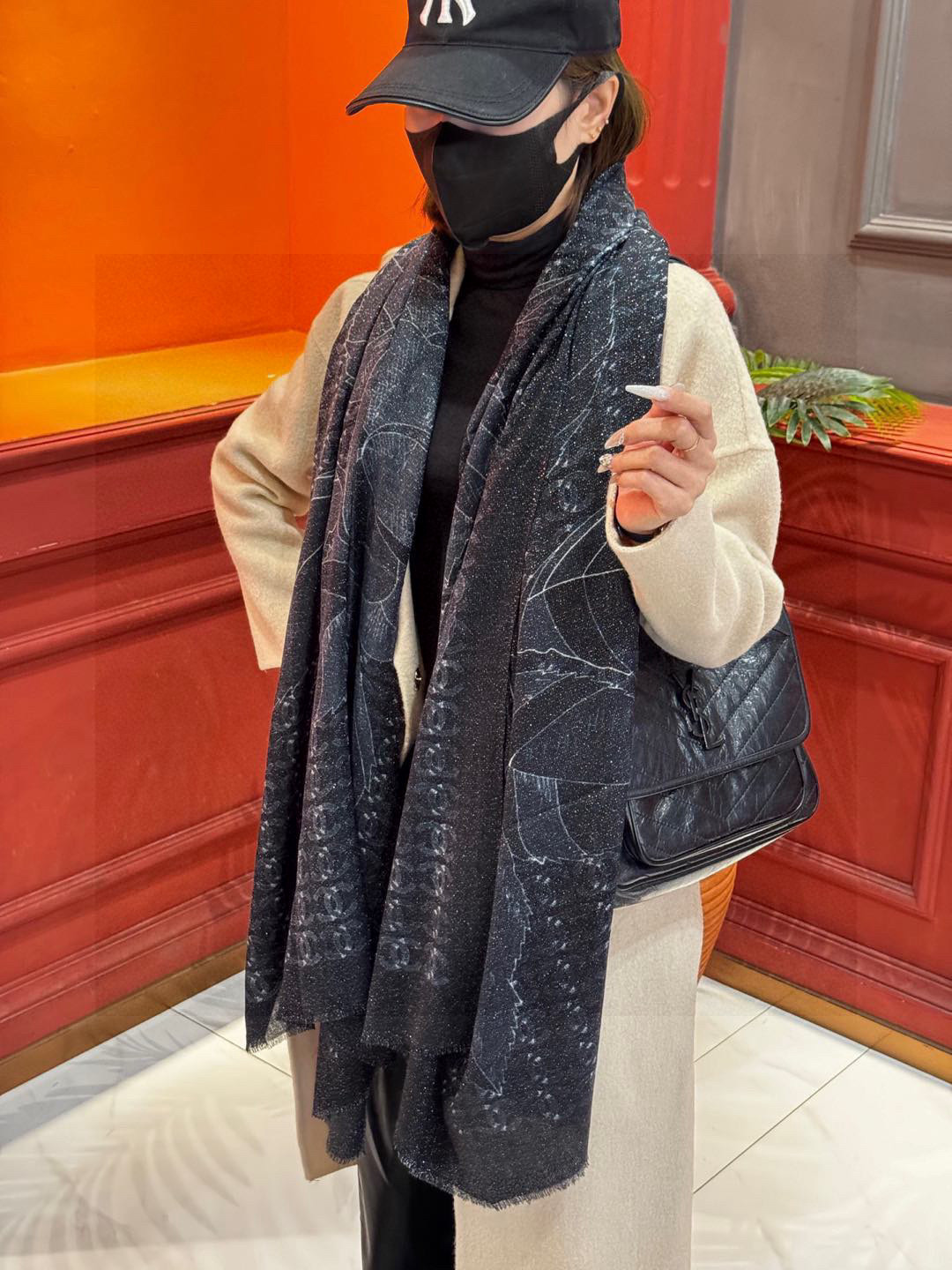  上新🌟  会发光发亮的围巾 💄💋新款客供银线💖羊绒面料长巾 😘美翻了流泪【银线双C图案】御用殿堂级极‼