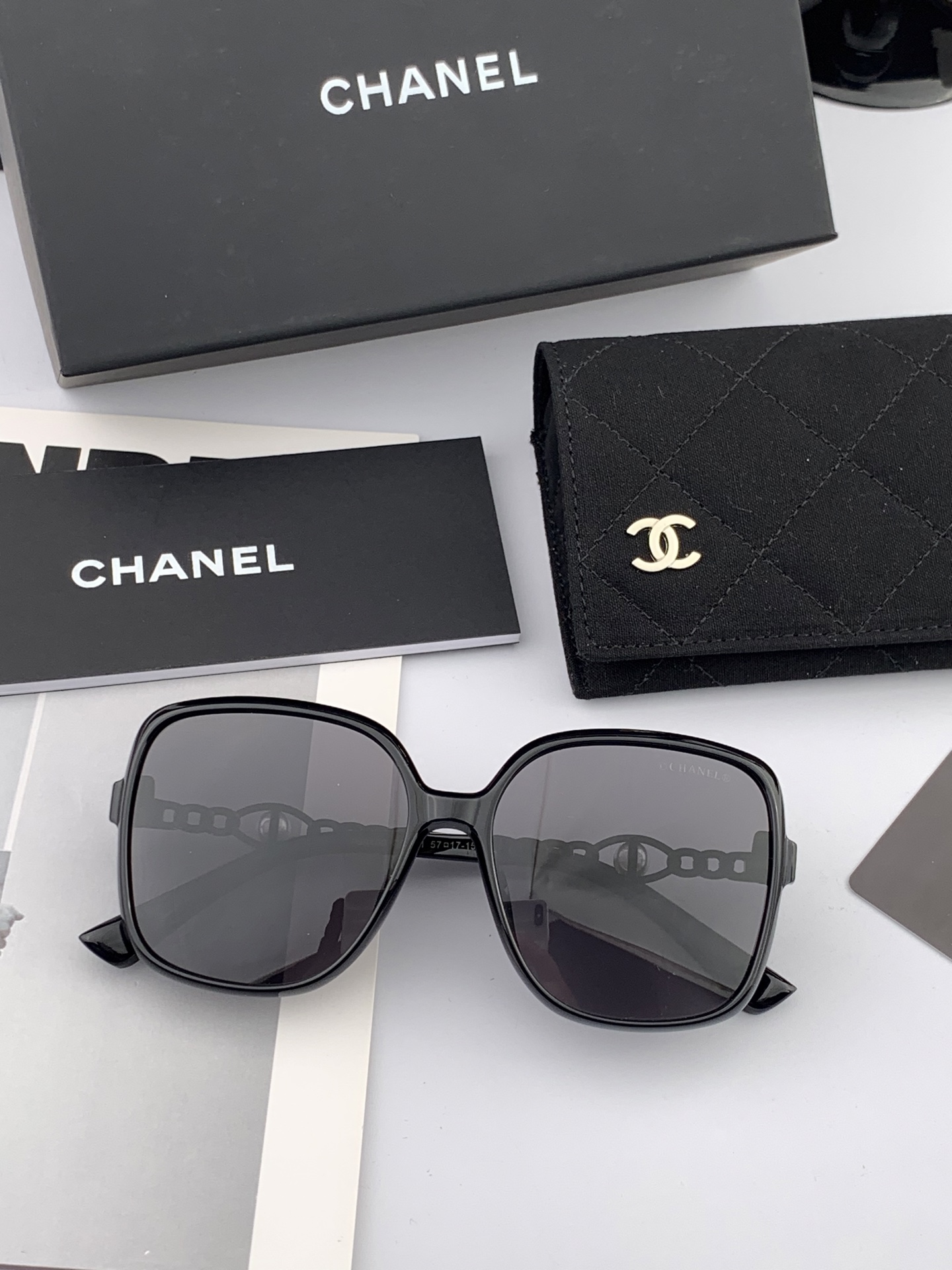 🔺CHANEL🔻2025官方早春新款，众多明星同款色香奈儿‼️‼️新款珍珠大框偏光墨镜 ，🌈🌈宝丽来超清