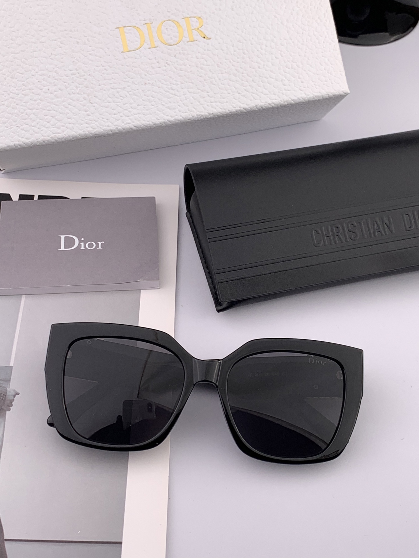   【DIOR】2025新款潮流爆款 时尚方框太阳镜 佩戴舒适 网红潮款墨镜  女士高清加厚偏光太阳镜🕶