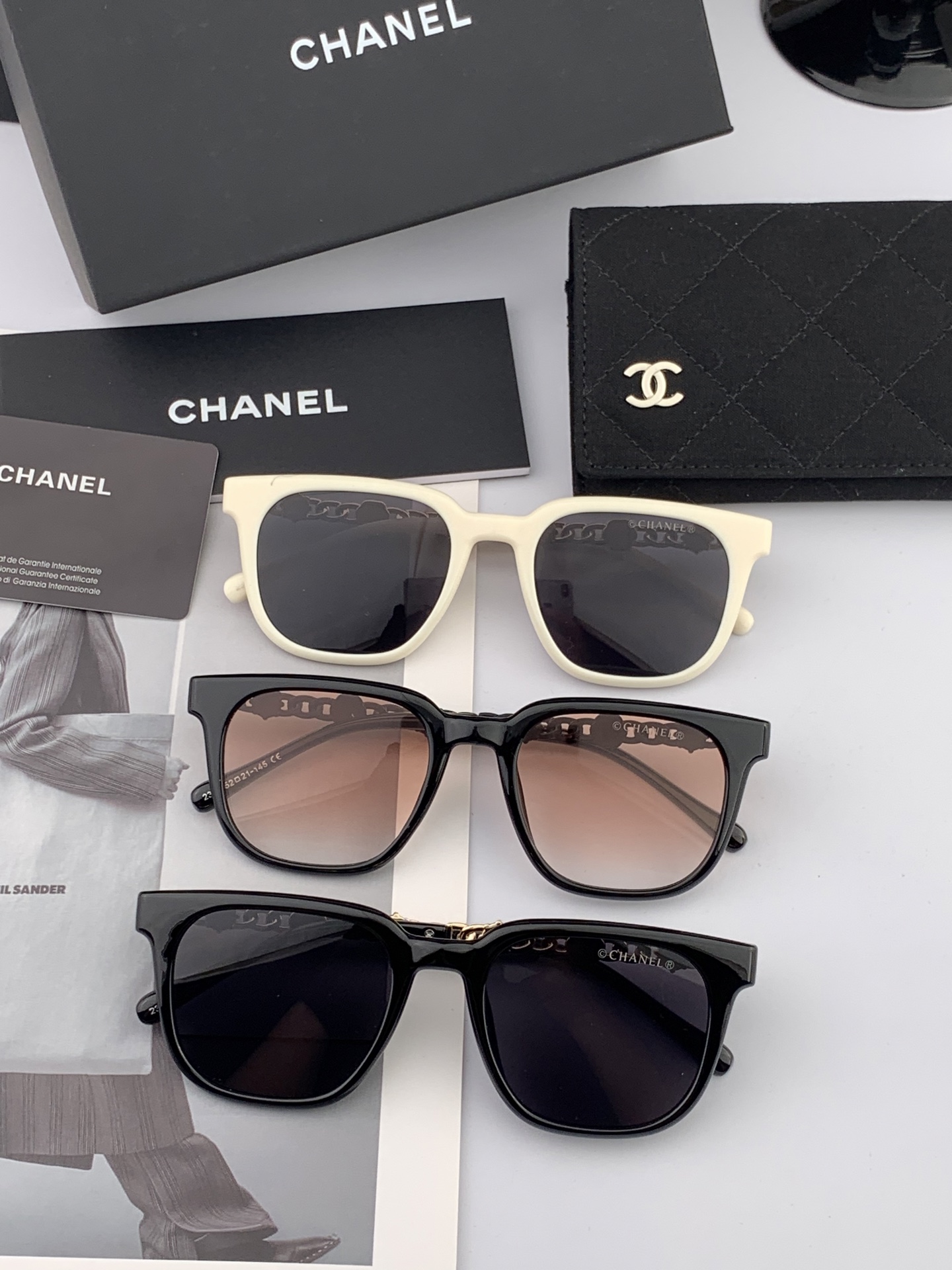    新品CHANEL 香奈儿太阳镜以独特魅力和前卫风格诠释春夏最新眼镜，质感超好佩带舒适 型号：CH5