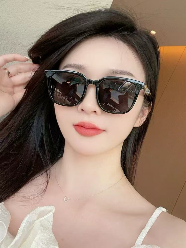    新品CHANEL 香奈儿太阳镜以独特魅力和前卫风格诠释春夏最新眼镜，质感超好佩带舒适 型号：CH5