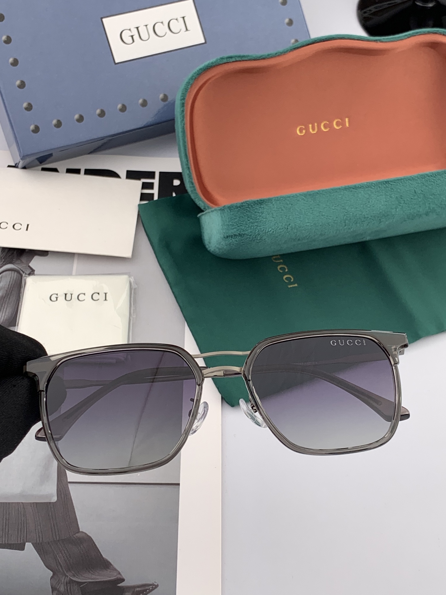 ♦️ GUCCI 2025新款男女情侣款太阳镜 超轻超有弹性整幅眼镜 重要的是压不坏 高清镜片、精湛的工