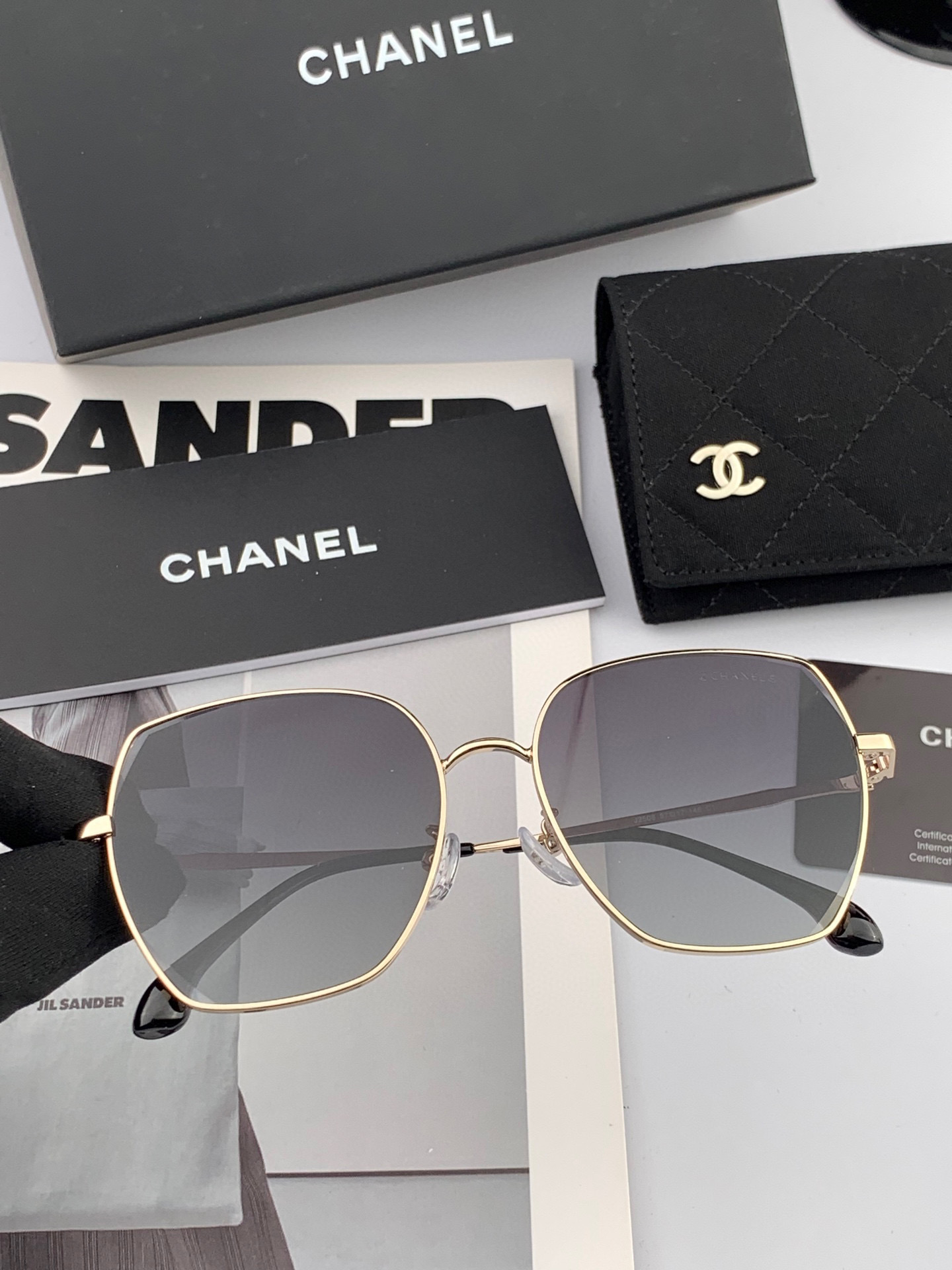 【CHANEL】香奈儿  新款尼龙偏光太眼镜，无框钻石 切边更有质感，大气女人范儿，大脸小脸都好看 ！型