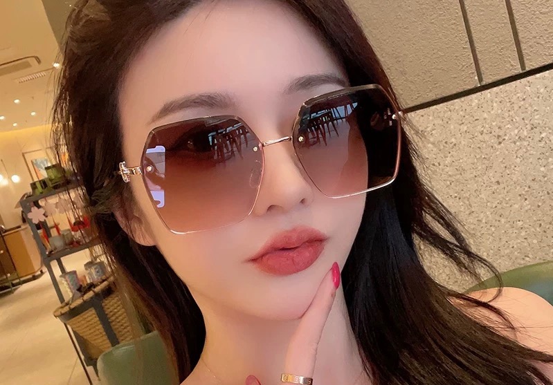   DIOR 2025新款女士方框太阳眼镜 开车墨镜 新款金属无框太阳镜  时尚大方 舒适轻盈 精致奢华