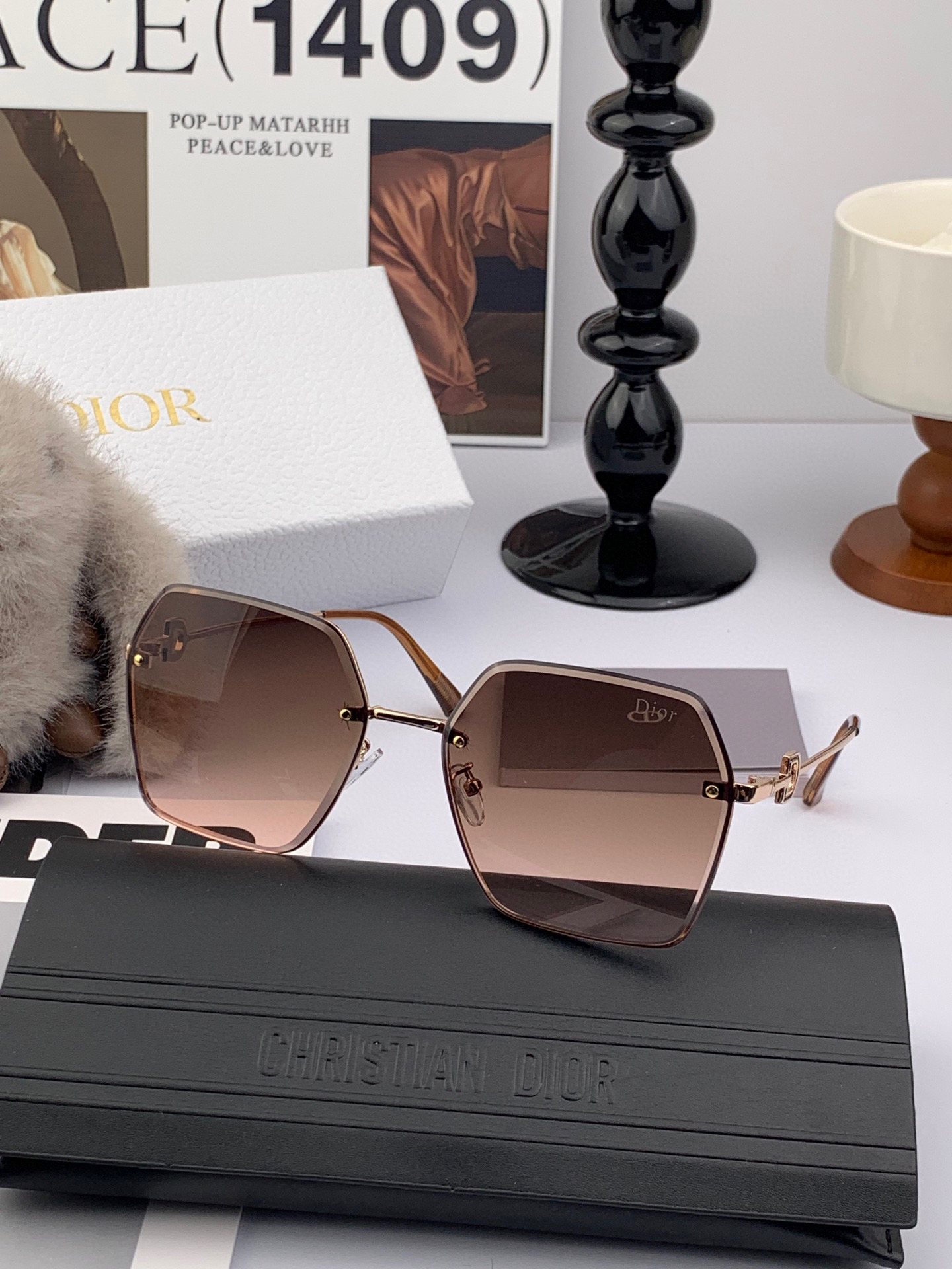   DIOR 2025新款女士方框太阳眼镜 开车墨镜 新款金属无框太阳镜  时尚大方 舒适轻盈 精致奢华