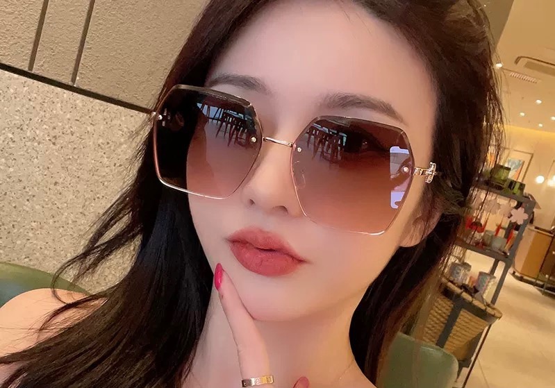   DIOR 2025新款女士方框太阳眼镜 开车墨镜 新款金属无框太阳镜  时尚大方 舒适轻盈 精致奢华