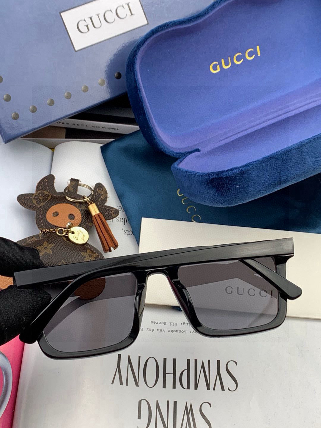  连体镜GUCCI2025开春新款一体镜 大框太阳镜男女同款 😎 
爆款大框尼龙太阳镜 超逼格超酷 
镜
