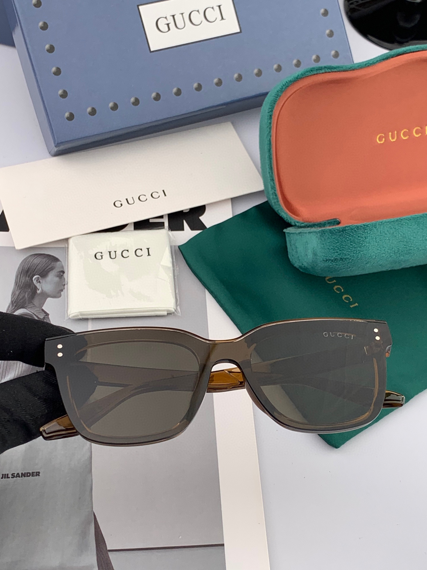   GUCCI  新款连体尼龙偏光太眼镜，情侣款时尚方框太阳镜佩戴舒适网红潮流款墨镜，大气女人范儿，大脸