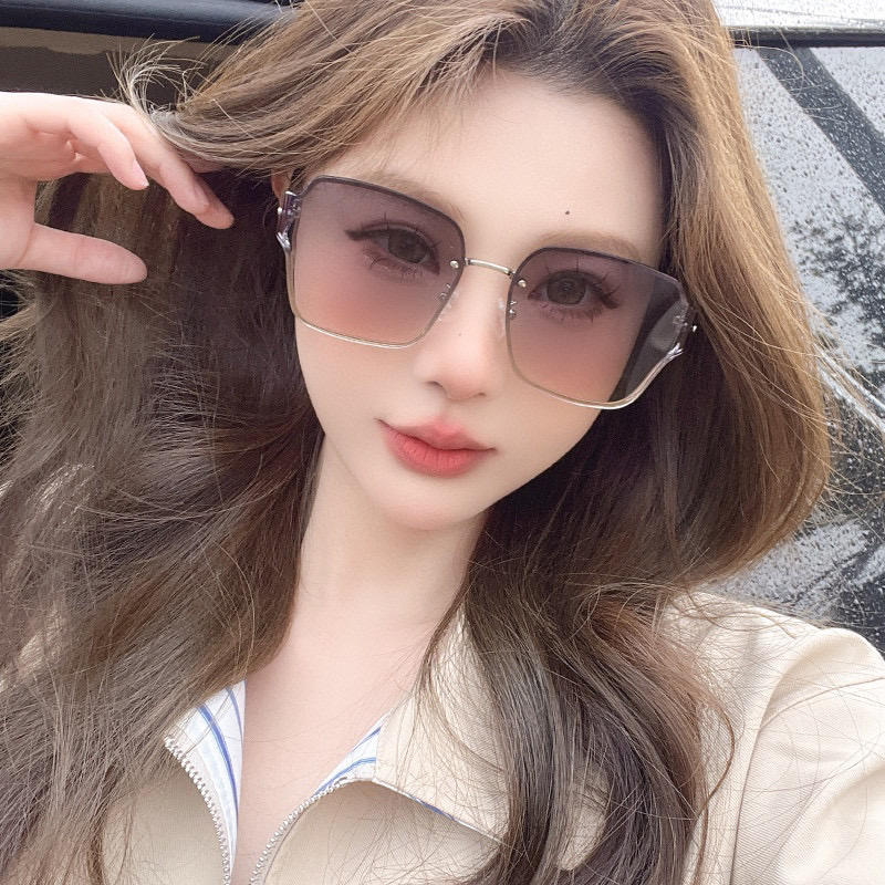   DIOR🌋☔️时尚无框太阳镜镜片 顶级奢侈品强 高品质胜利亲亲🍦🍨 得意 气质非凡😄 🍫🍪女士开车墨