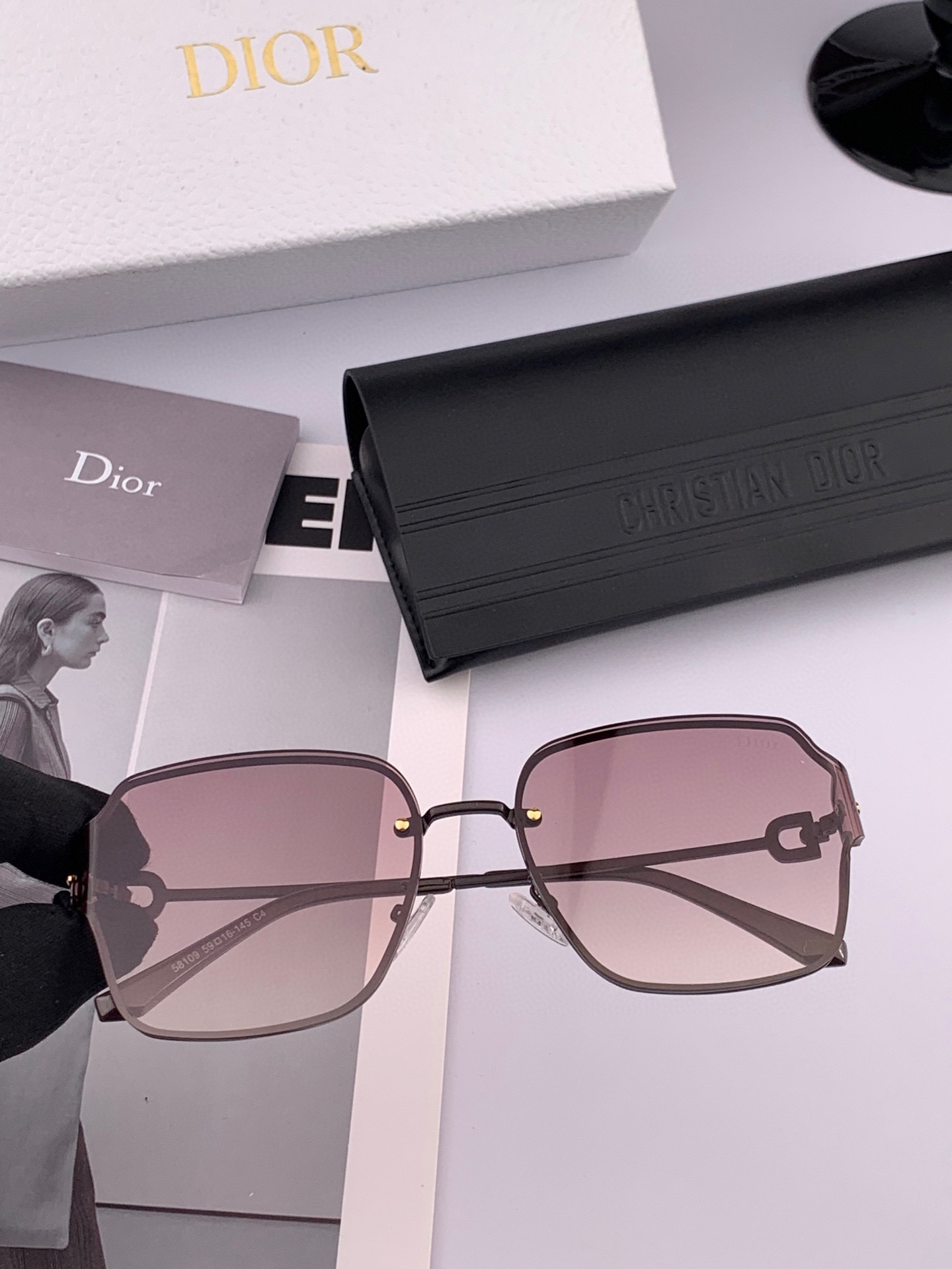   DIOR🌋☔️时尚无框太阳镜镜片 顶级奢侈品强 高品质胜利亲亲🍦🍨 得意 气质非凡😄 🍫🍪女士开车墨