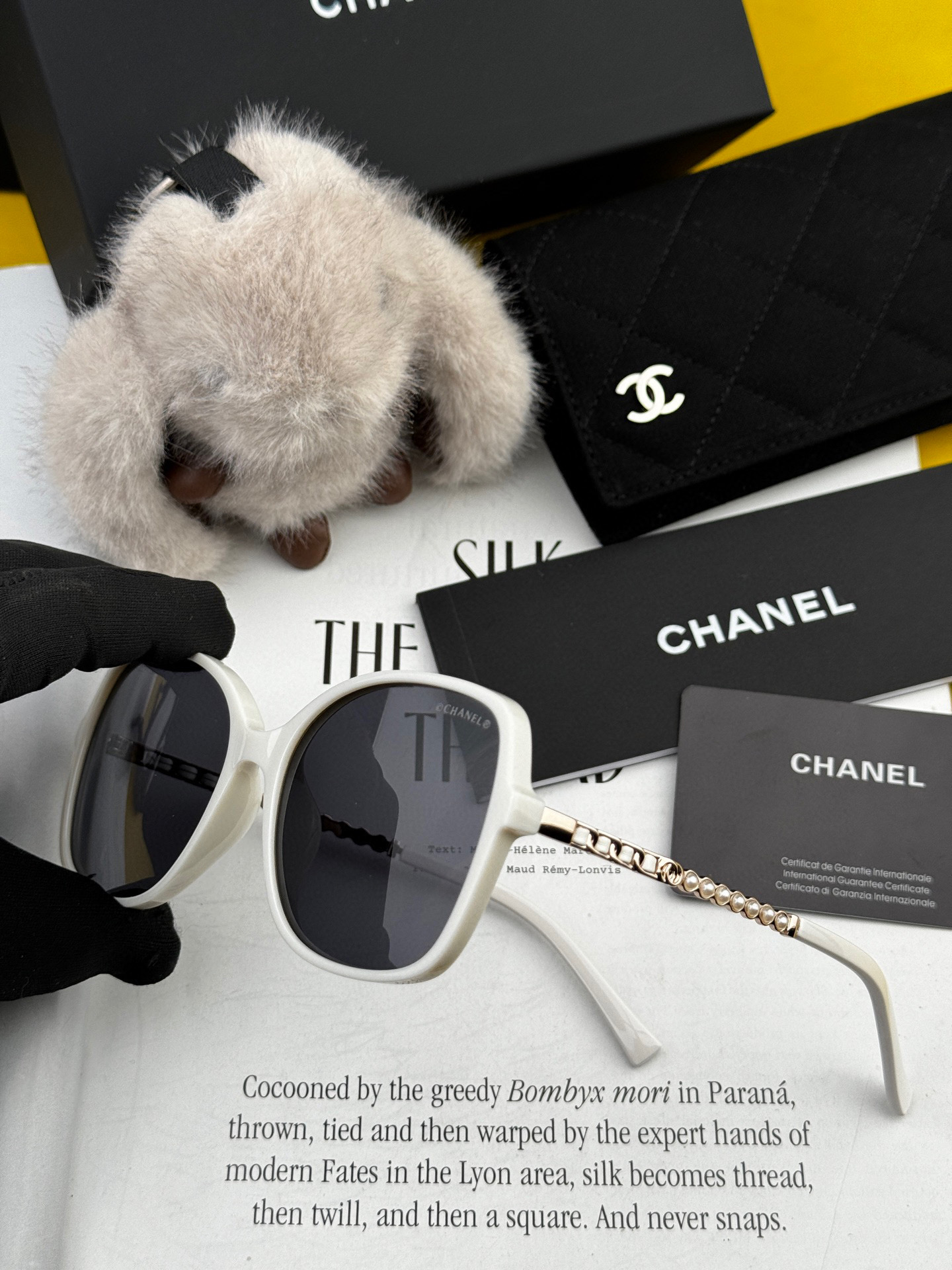    新品CHANEL 香奈儿珍珠太阳镜以独特魅力和前卫风格诠释春夏最新眼镜，质感超好佩带舒适 型号：C