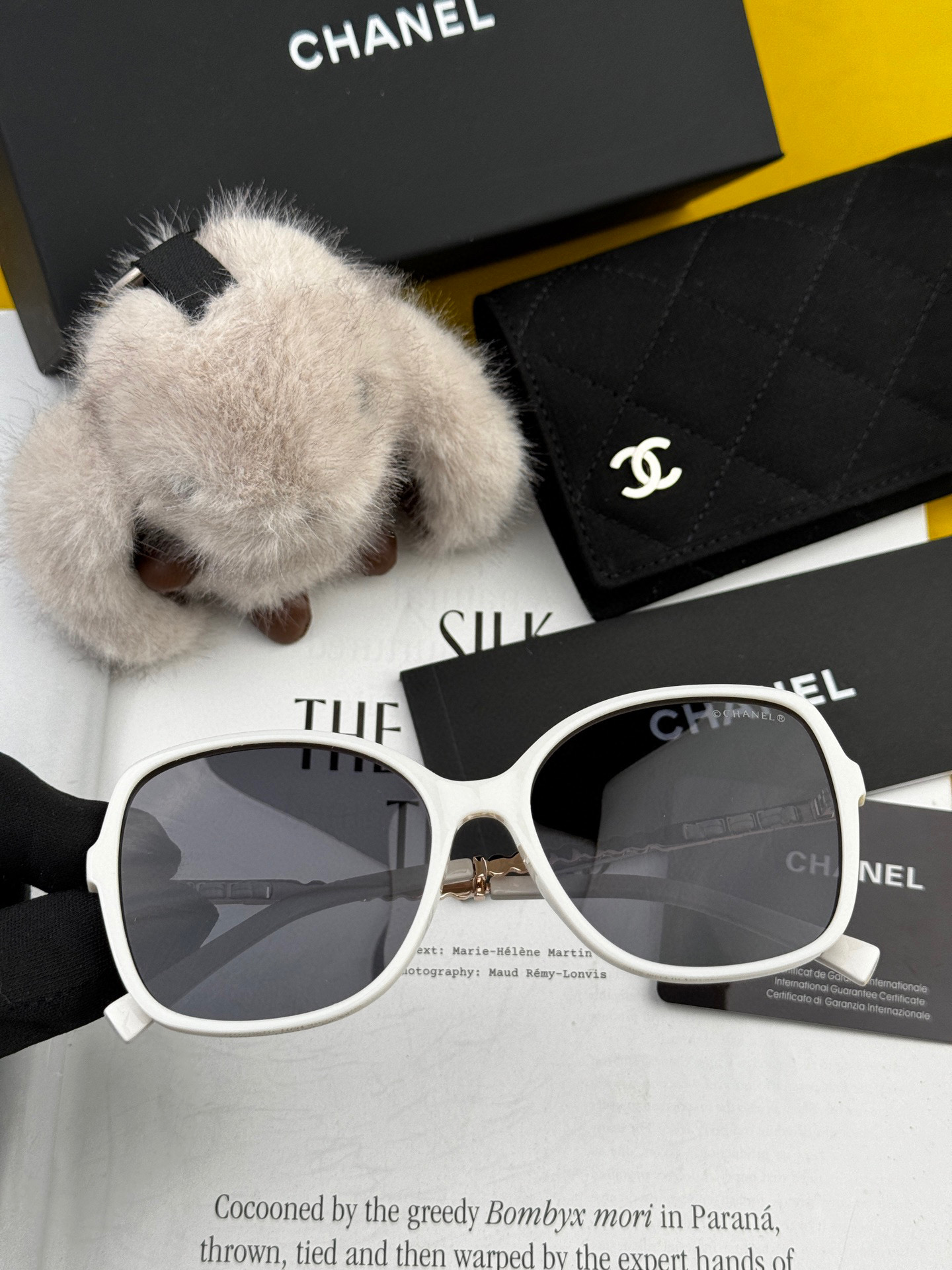    新品CHANEL 香奈儿珍珠太阳镜以独特魅力和前卫风格诠释春夏最新眼镜，质感超好佩带舒适 型号：C