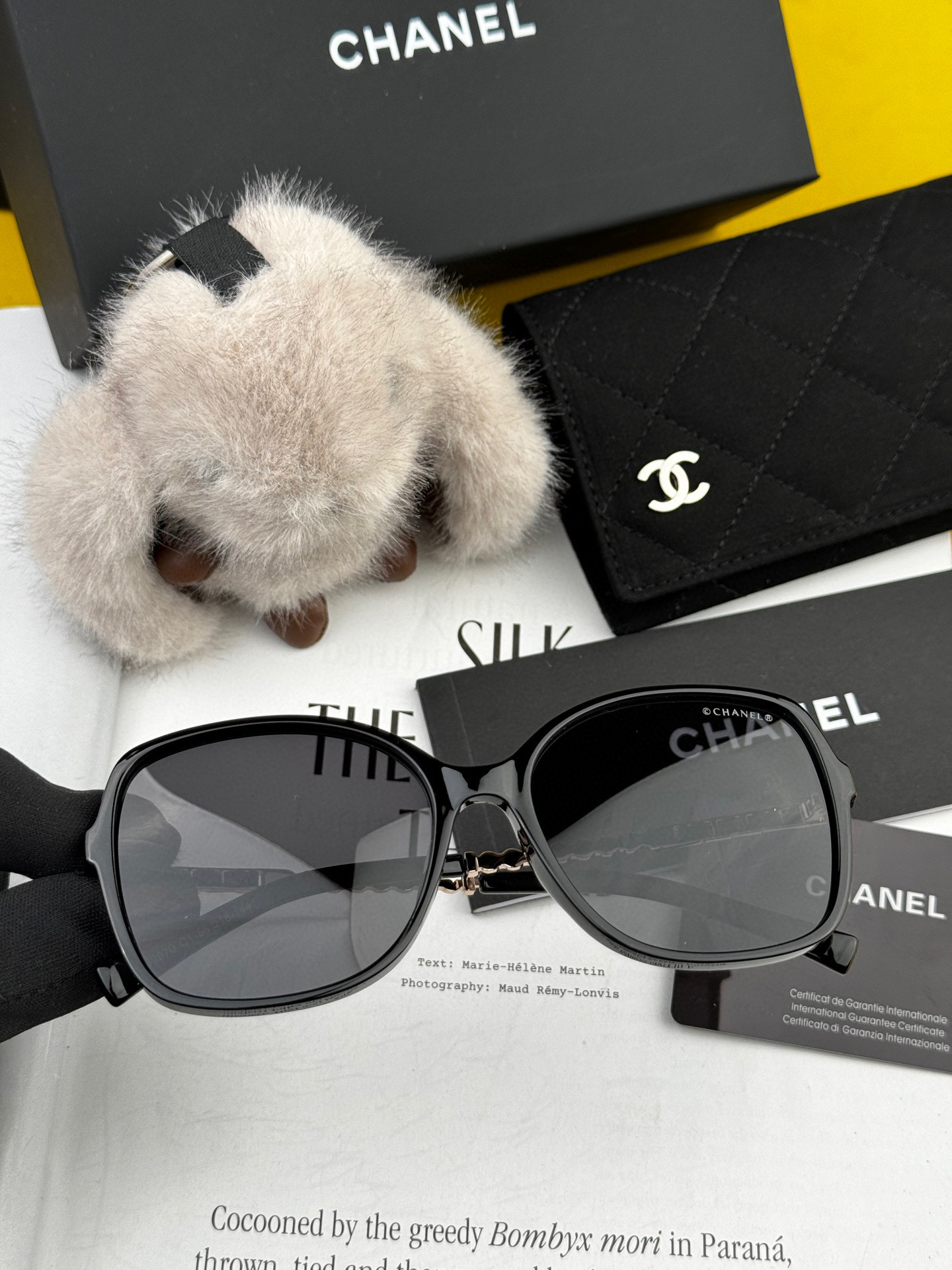    新品CHANEL 香奈儿珍珠太阳镜以独特魅力和前卫风格诠释春夏最新眼镜，质感超好佩带舒适 型号：C
