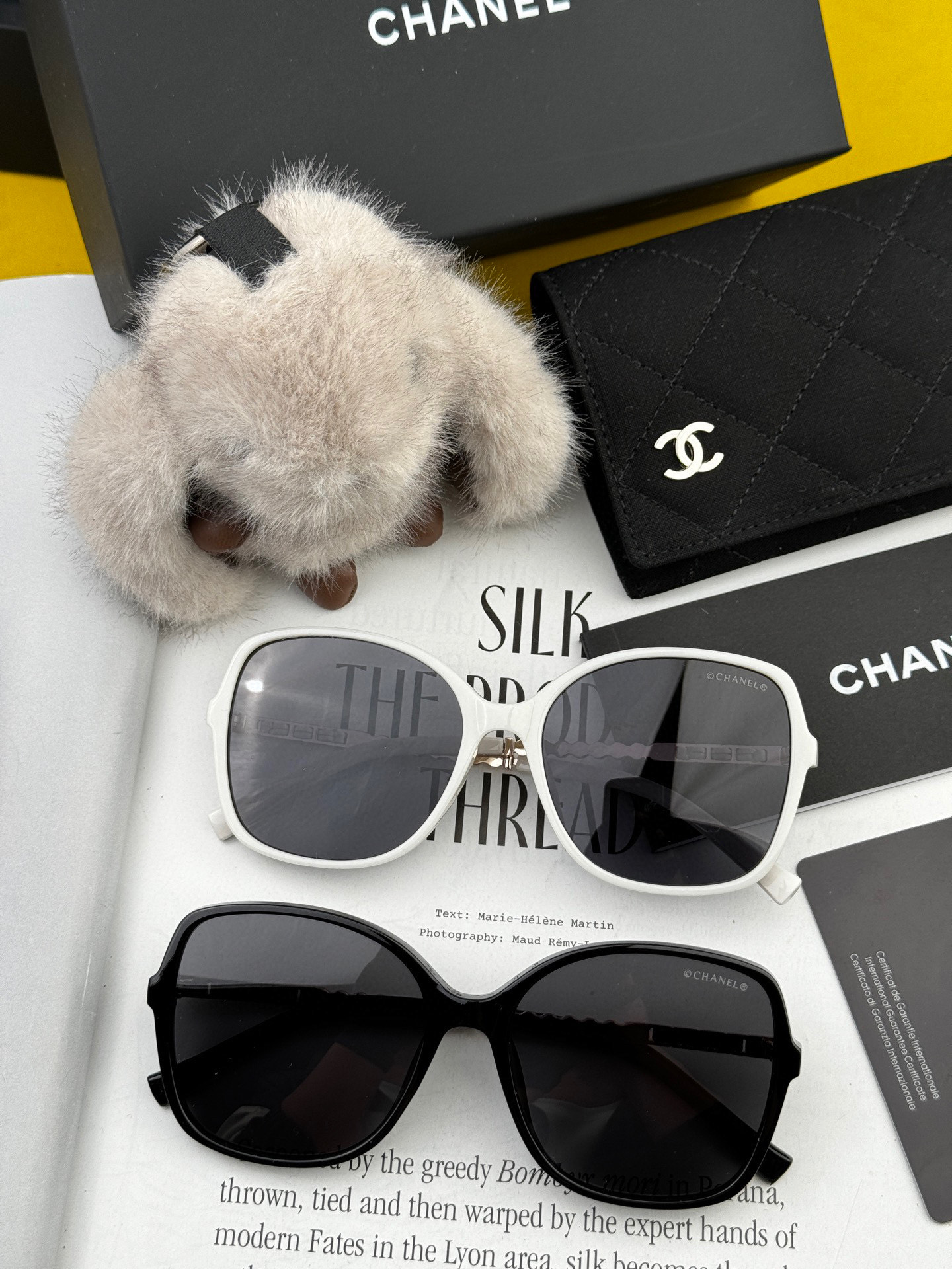    新品CHANEL 香奈儿珍珠太阳镜以独特魅力和前卫风格诠释春夏最新眼镜，质感超好佩带舒适 型号：C