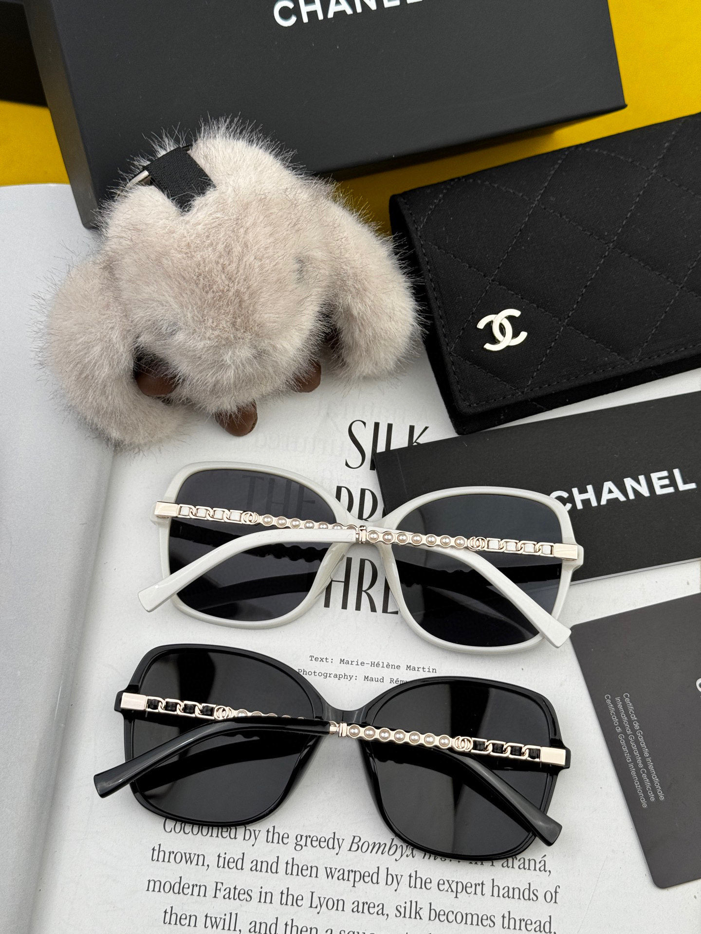    新品CHANEL 香奈儿珍珠太阳镜以独特魅力和前卫风格诠释春夏最新眼镜，质感超好佩带舒适 型号：C