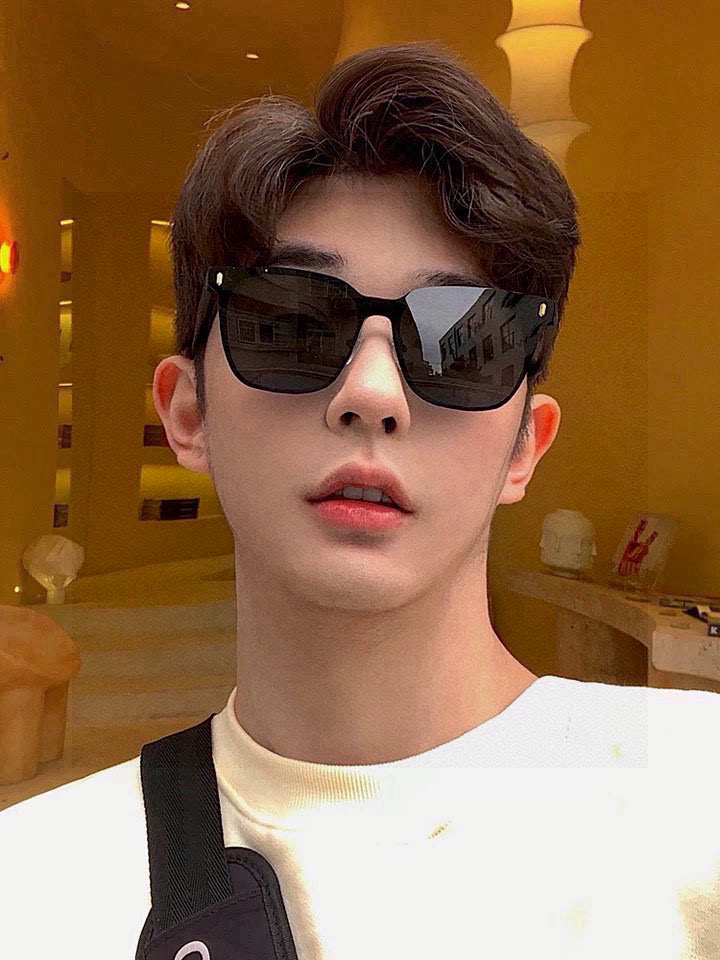 NO:253735,Gucci Gucci New one-piece driving mirror sunglasses must be used for traveling many celebrities. Sunglasses, men and women, sunglasses, flying models, G075 glasses, sunglasses, glasses, gucci19860909Gucci古奇 新款连体驶驾镜墨镜出行必众备多明星同款 太阳镜 男女太士阳镜飞行 型号G075眼镜墨镜太阳镜,眼镜,gucci,glasses