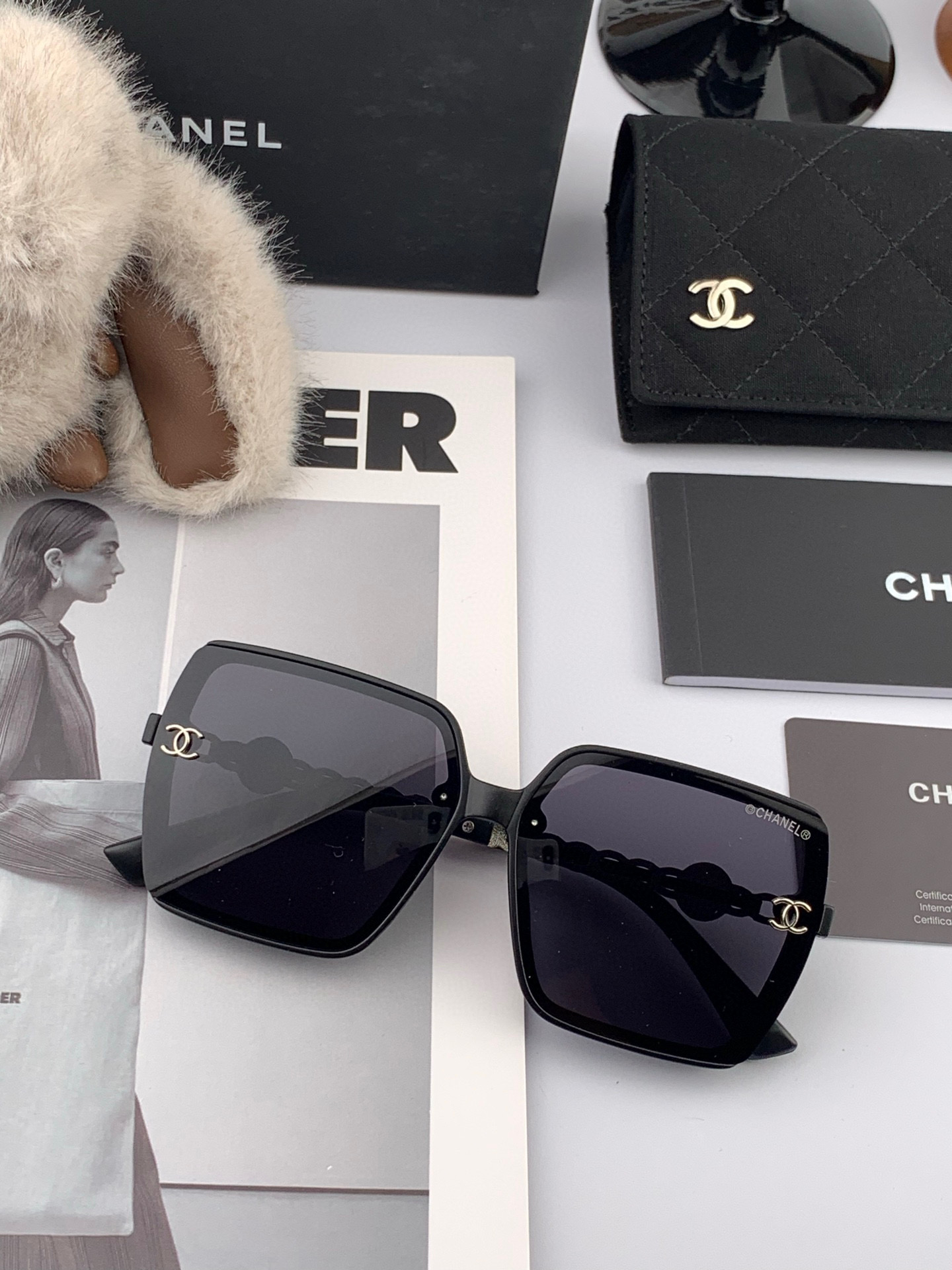    新品CHANEL 香奈儿太阳镜以独特魅力和前卫风格诠释春夏最新眼镜，质感超好佩带舒适 型号：CH7