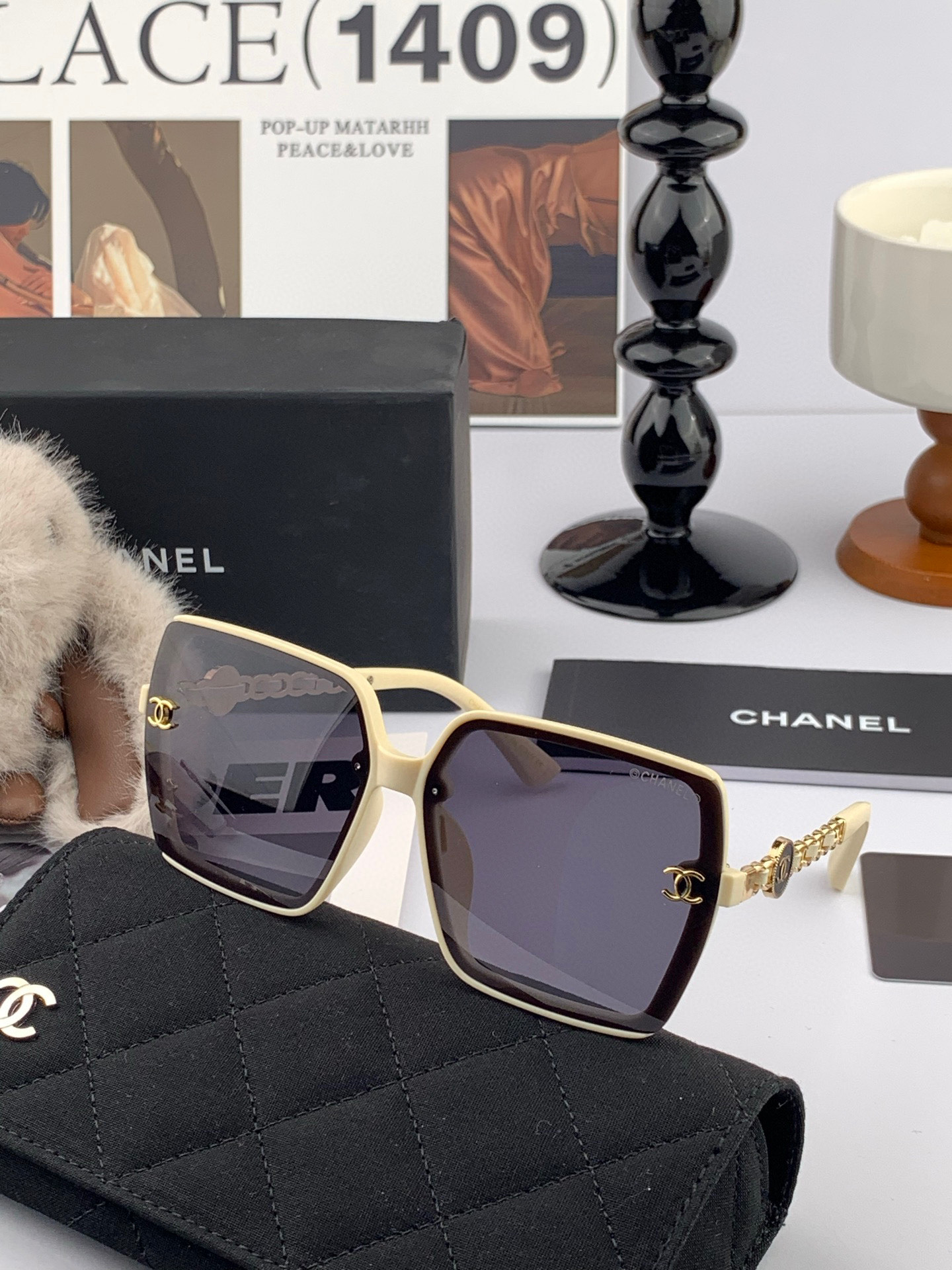    新品CHANEL 香奈儿太阳镜以独特魅力和前卫风格诠释春夏最新眼镜，质感超好佩带舒适 型号：CH7