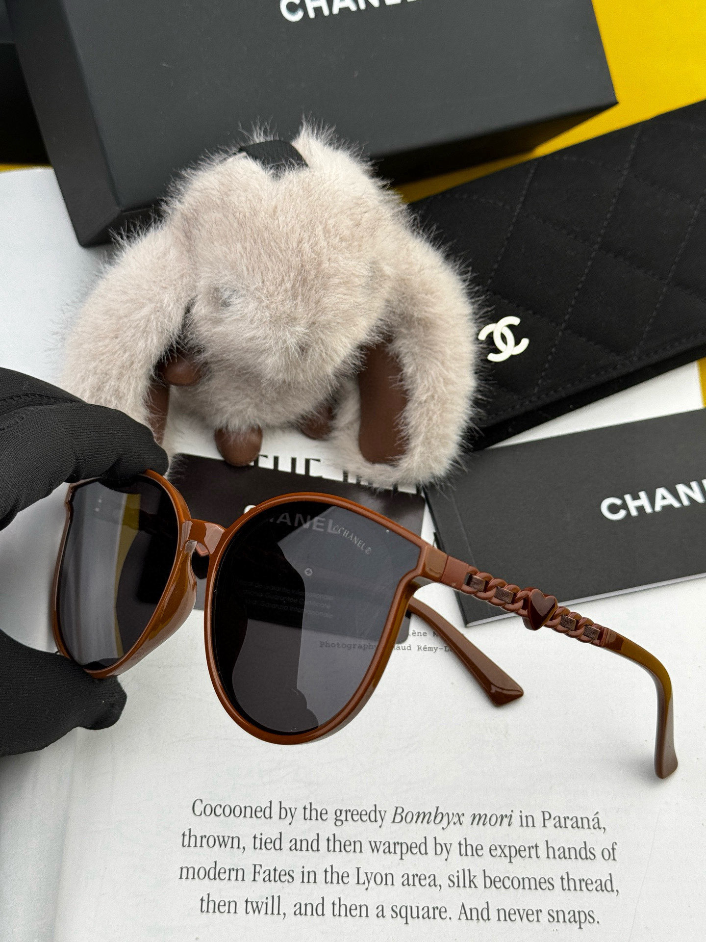  【CHANEL】香奈儿 2025新款潮流爆款 时尚方框太阳镜 佩戴舒适 网红潮款墨镜  女士高清加厚偏
