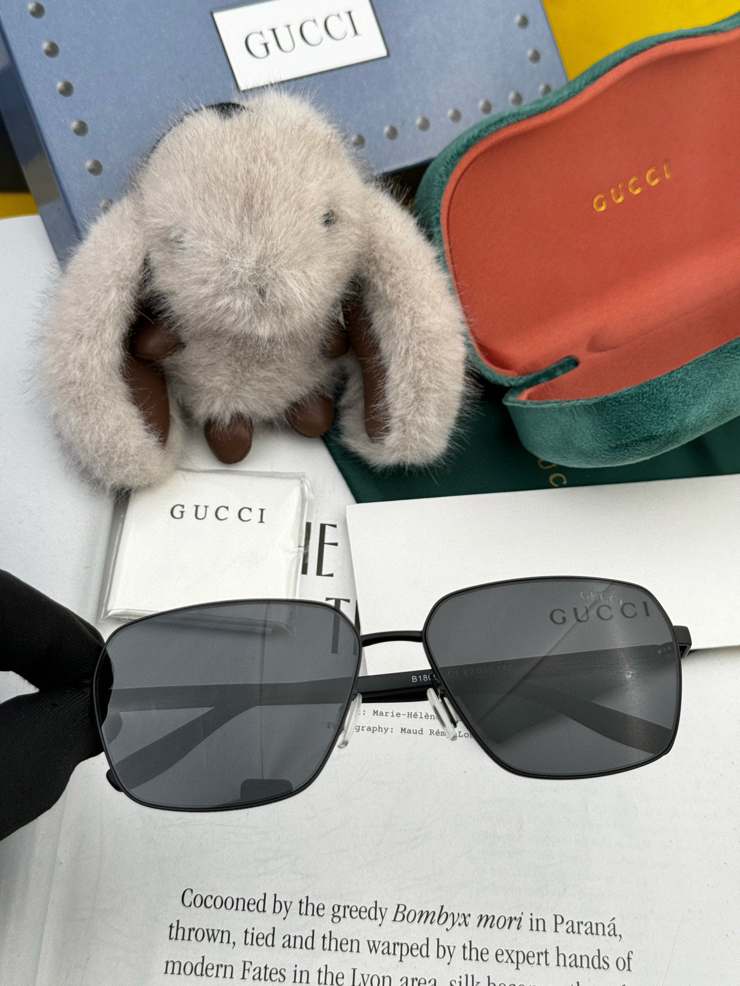         GUCCI 男款炫彩飞行员偏光太阳镜 ❤️材质：高清尼龙加厚卡槽高清偏光镜片 🌹无边框镜