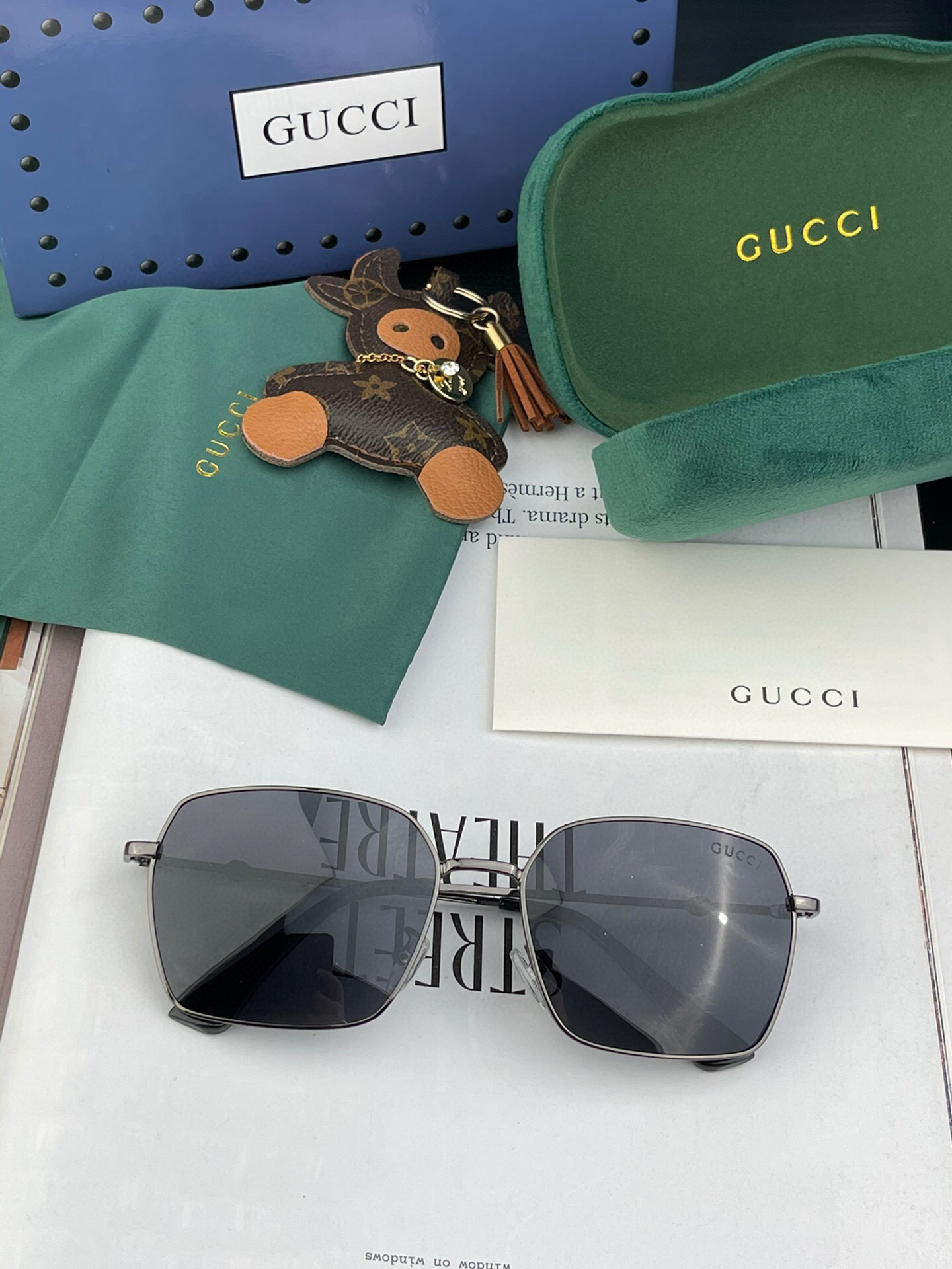   GUCCI-2025新款情侣款偏光太阳镜、完美品质，独特设计  适合各种脸型，‼️经典太阳镜 超个性