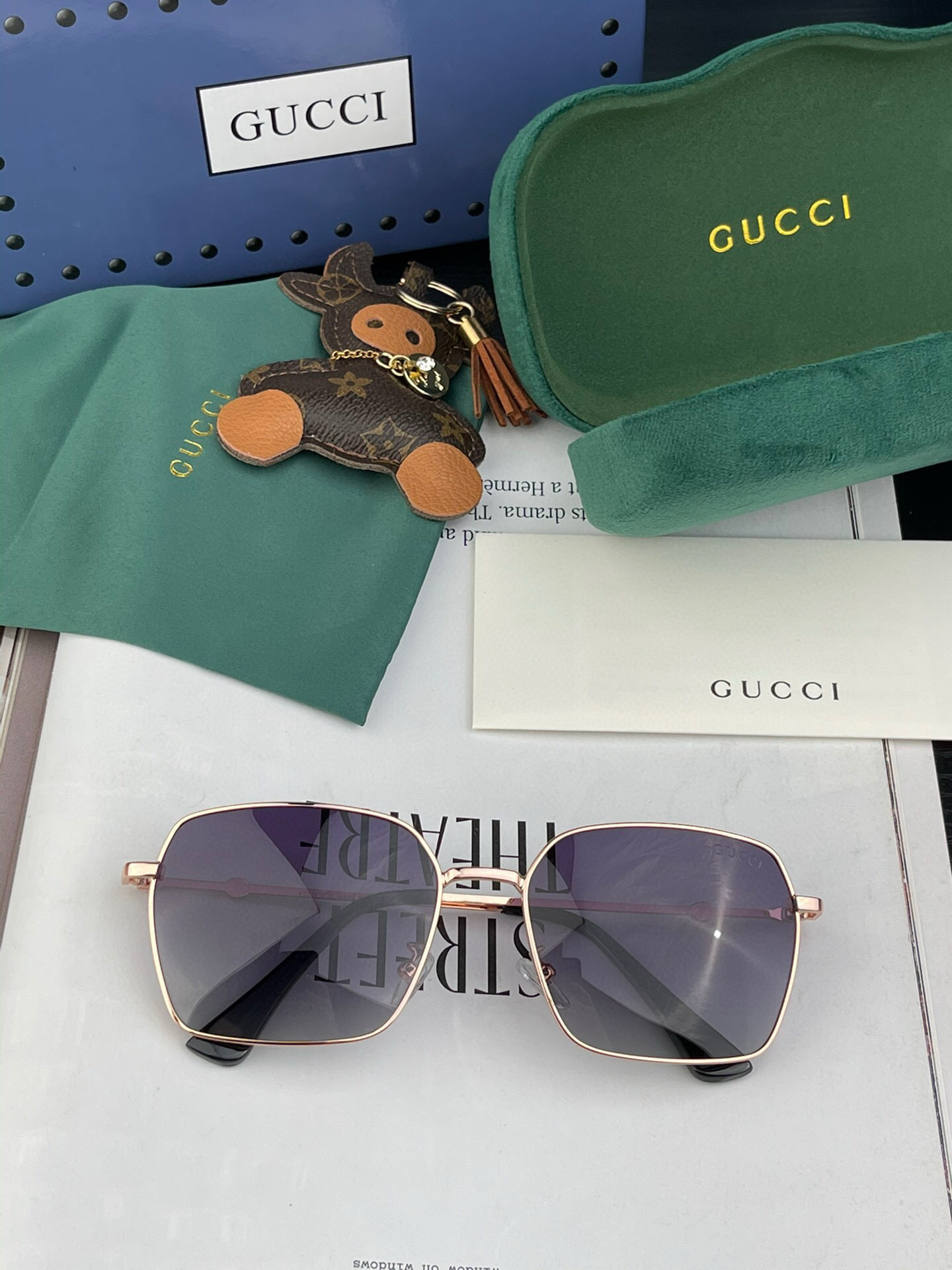   GUCCI-2025新款情侣款偏光太阳镜、完美品质，独特设计  适合各种脸型，‼️经典太阳镜 超个性