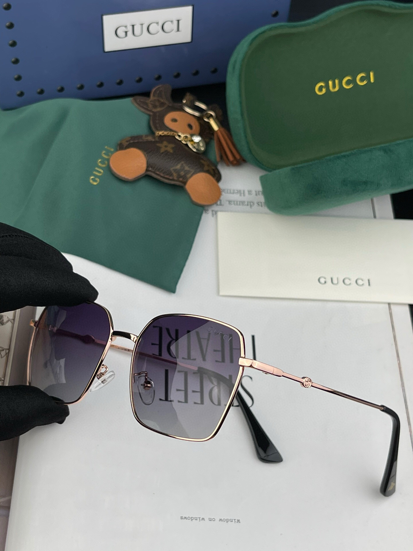   GUCCI-2025新款情侣款偏光太阳镜、完美品质，独特设计  适合各种脸型，‼️经典太阳镜 超个性