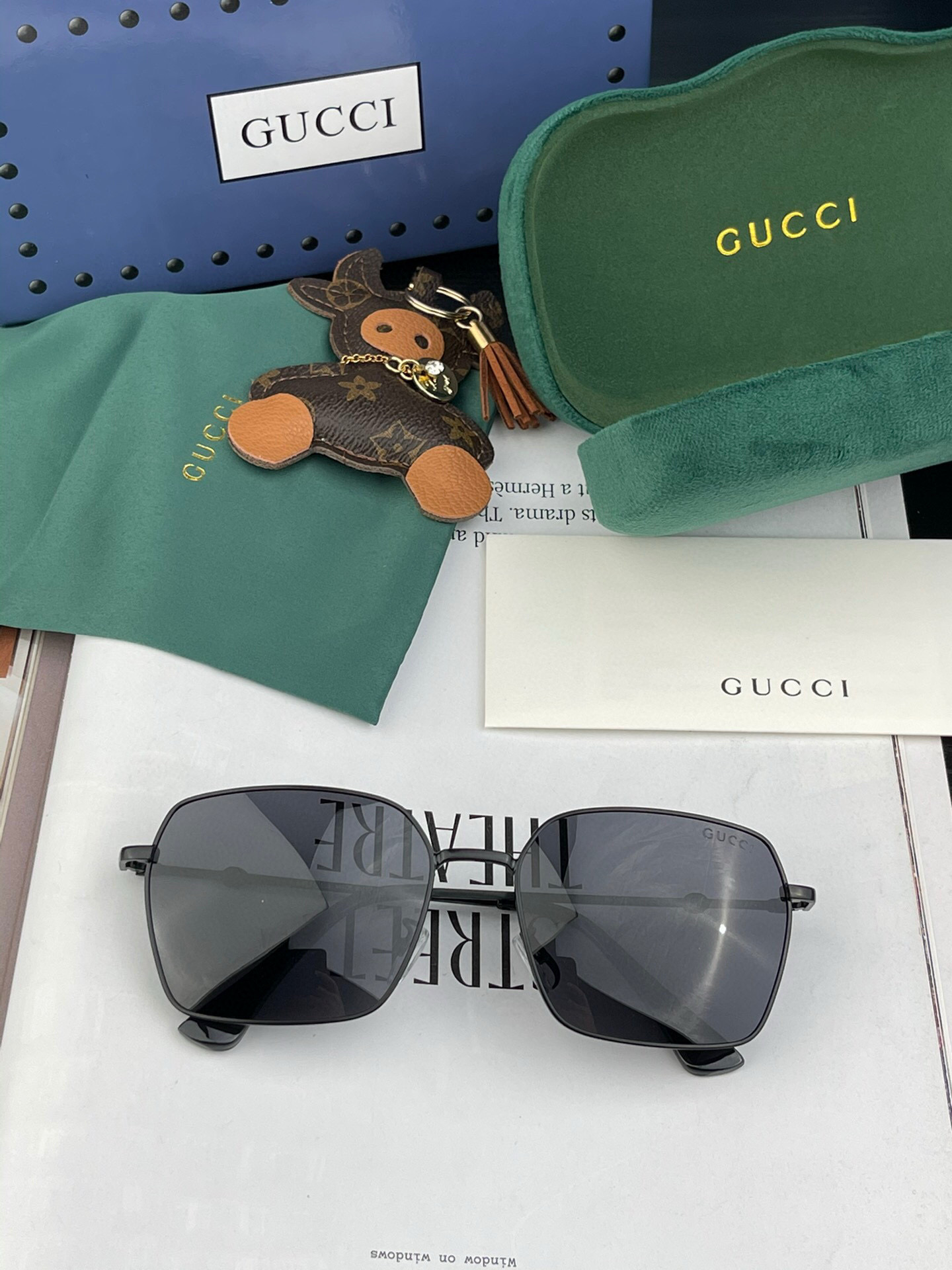   GUCCI-2025新款情侣款偏光太阳镜、完美品质，独特设计  适合各种脸型，‼️经典太阳镜 超个性