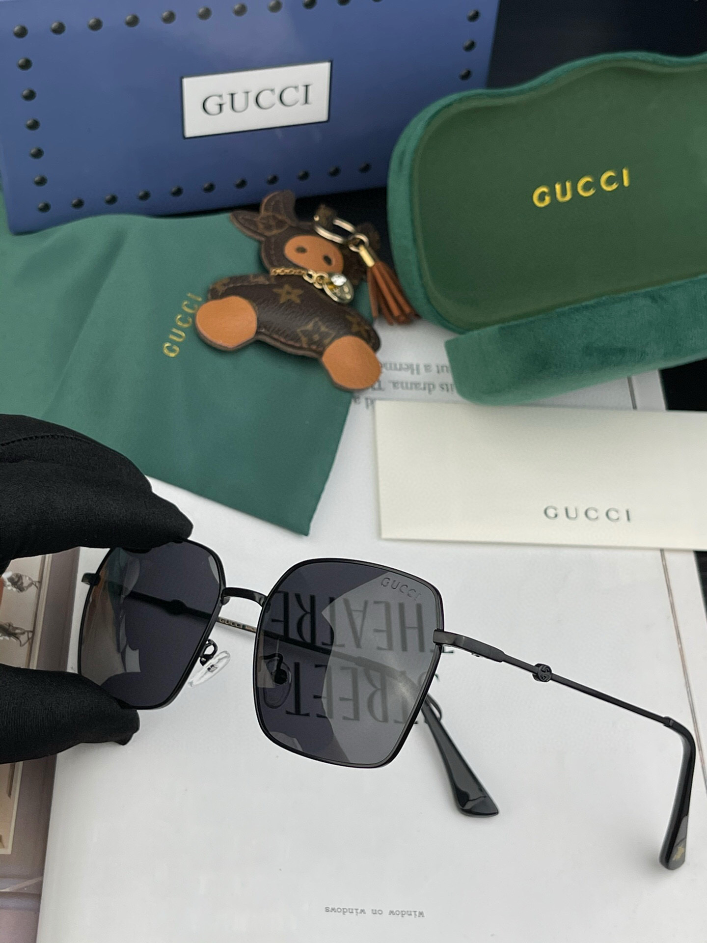   GUCCI-2025新款情侣款偏光太阳镜、完美品质，独特设计  适合各种脸型，‼️经典太阳镜 超个性