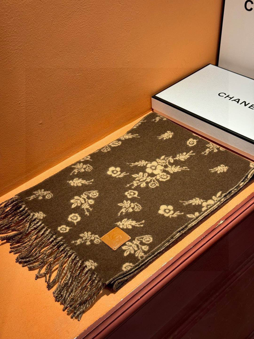   超美的鬼头Logo~防冷气又时髦的单品💋麦昆 新品.永远都不会嫌多的款~❣️MCQ麦昆永恒经典的骷髅