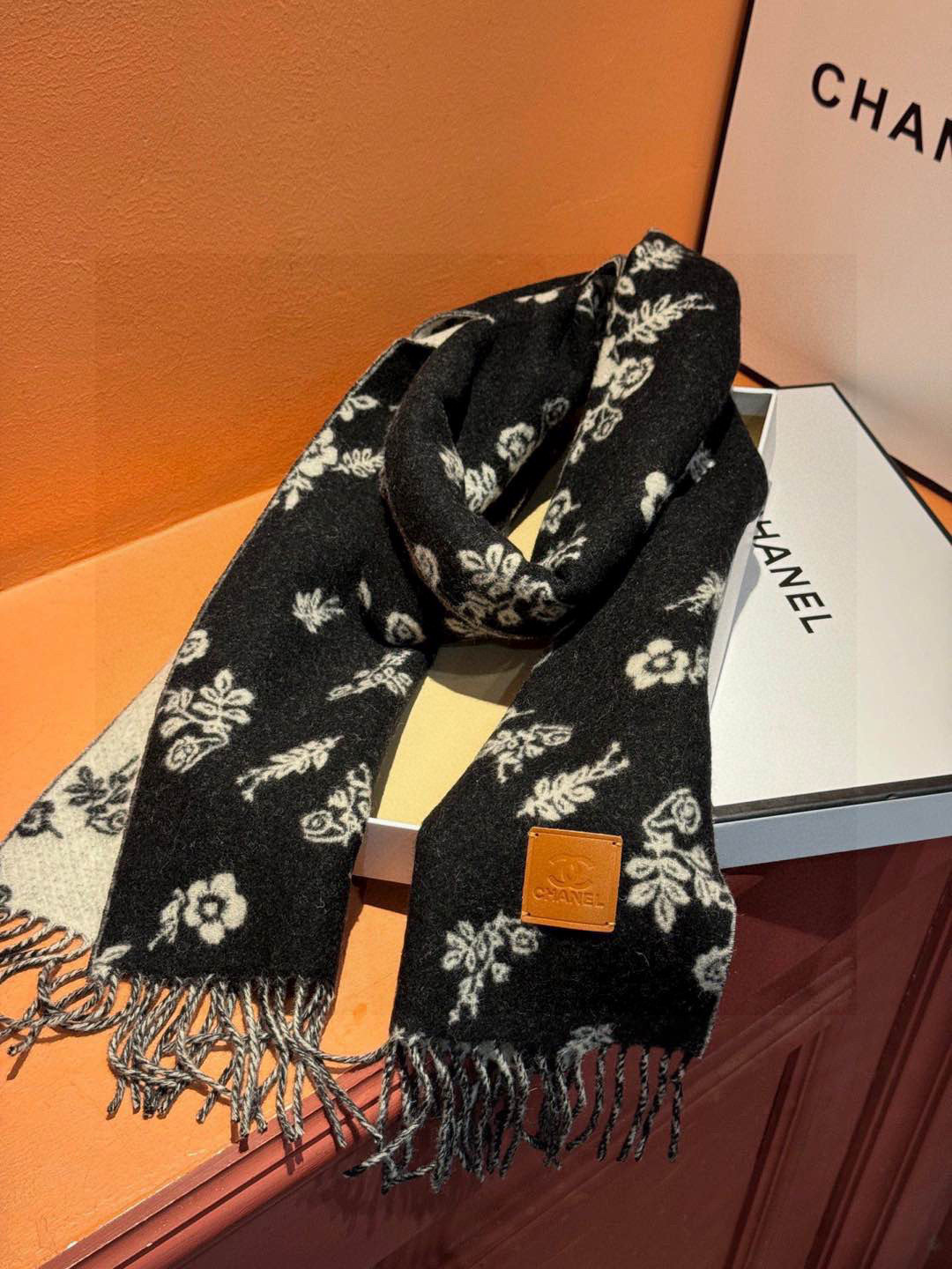   超美的鬼头Logo~防冷气又时髦的单品💋麦昆 新品.永远都不会嫌多的款~❣️MCQ麦昆永恒经典的骷髅