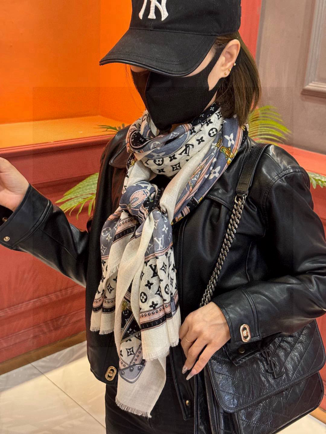 上新🆕❤️ 
lv 旅行包🔒款～ 
新款羊绒😍专柜同步🌈✨这个size不大不小特别好搭配，品质超级好‼️