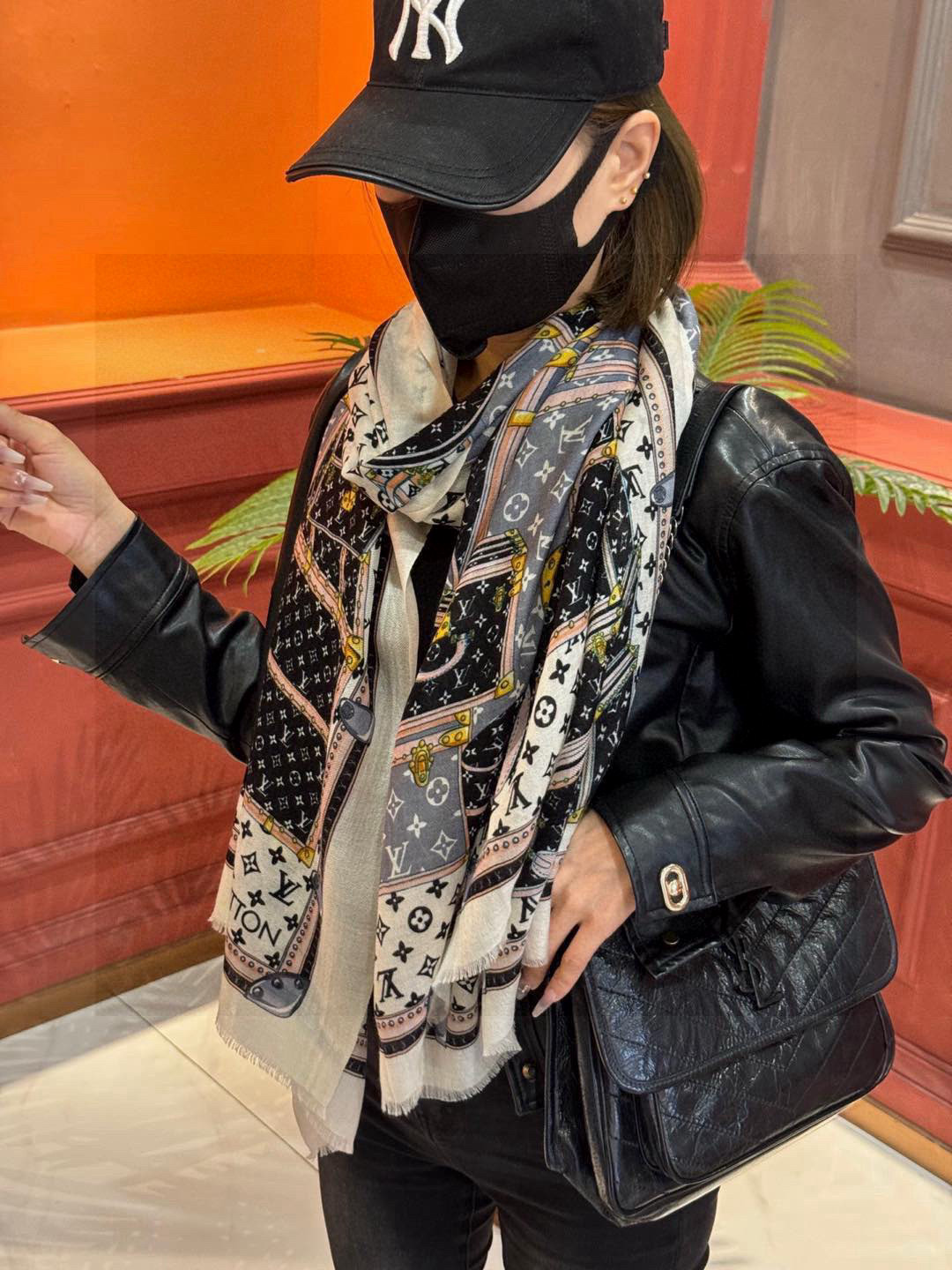 上新🆕❤️ 
lv 旅行包🔒款～ 
新款羊绒😍专柜同步🌈✨这个size不大不小特别好搭配，品质超级好‼️